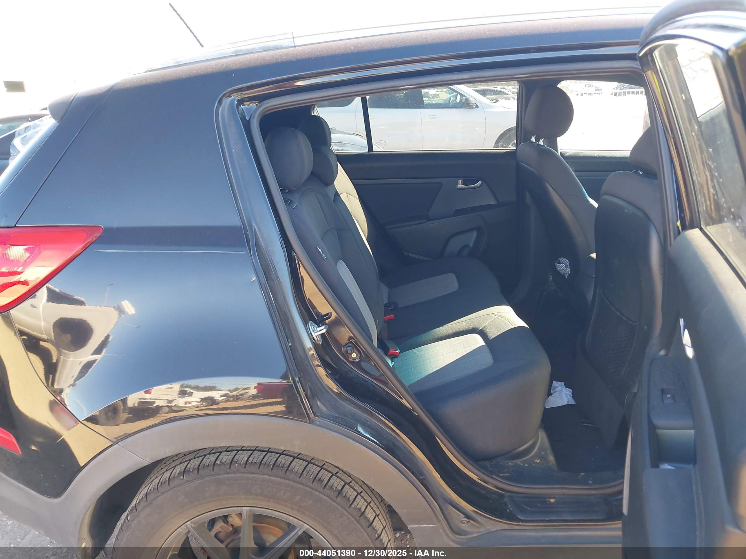 KIA SPORTAGE image 8
