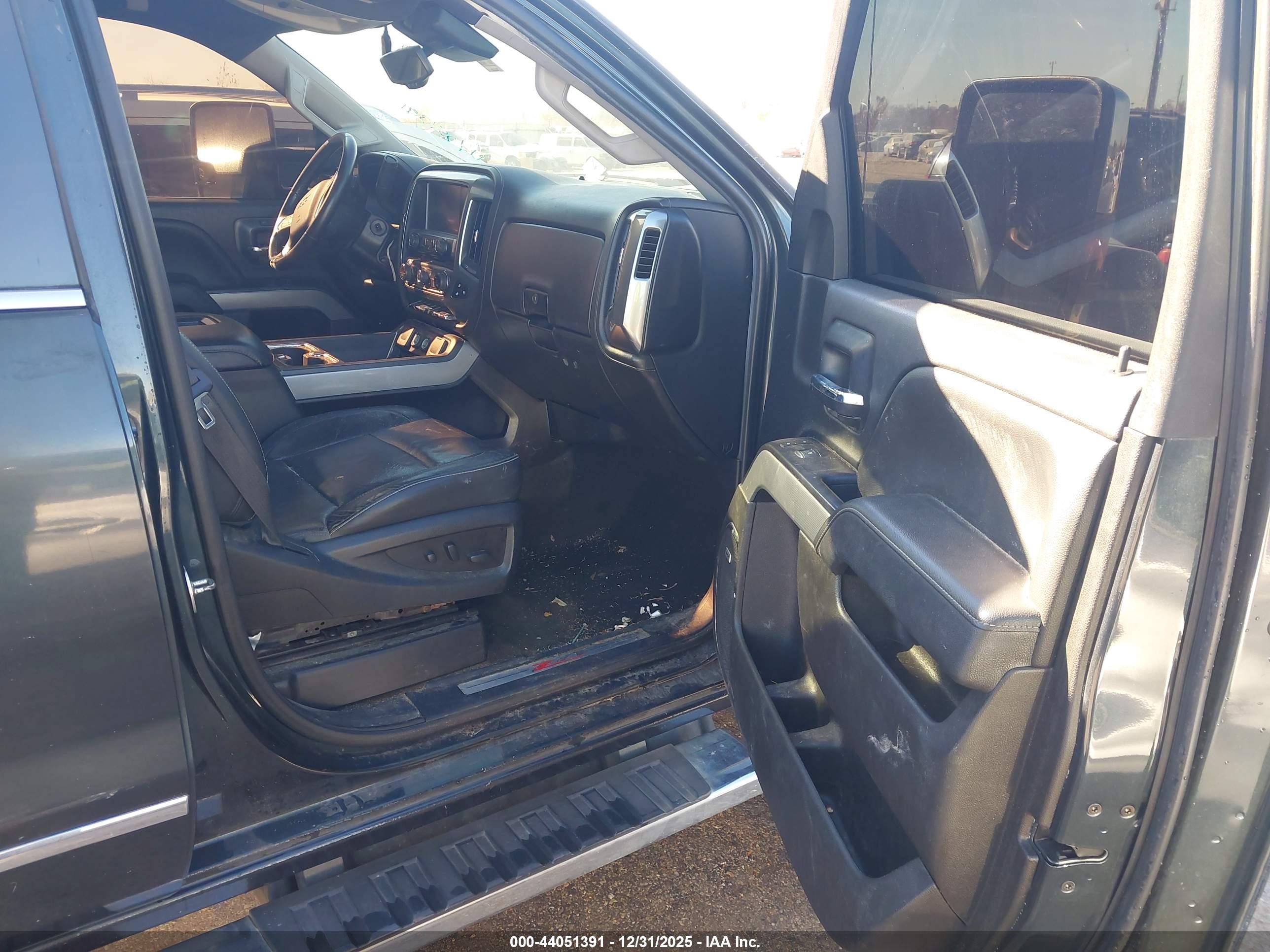 CHEVROLET SILVERADO image 5