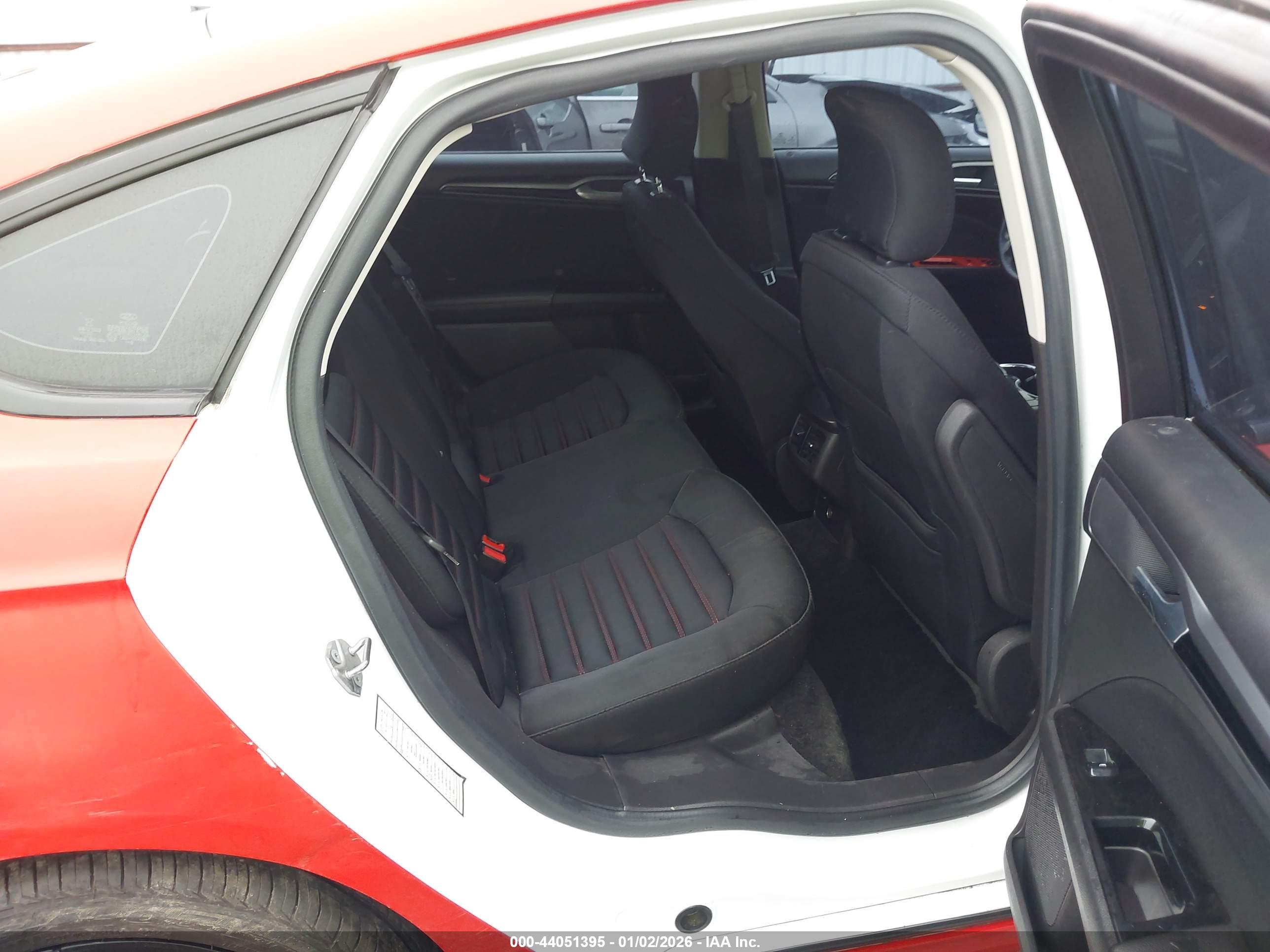 FORD FUSION image 8
