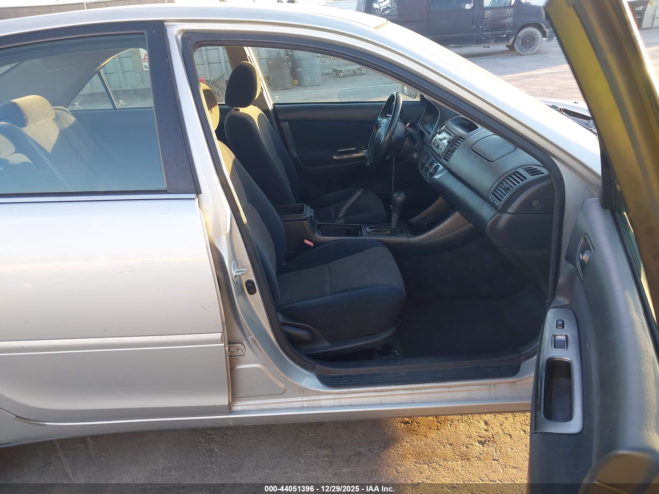 TOYOTA CAMRY image 5