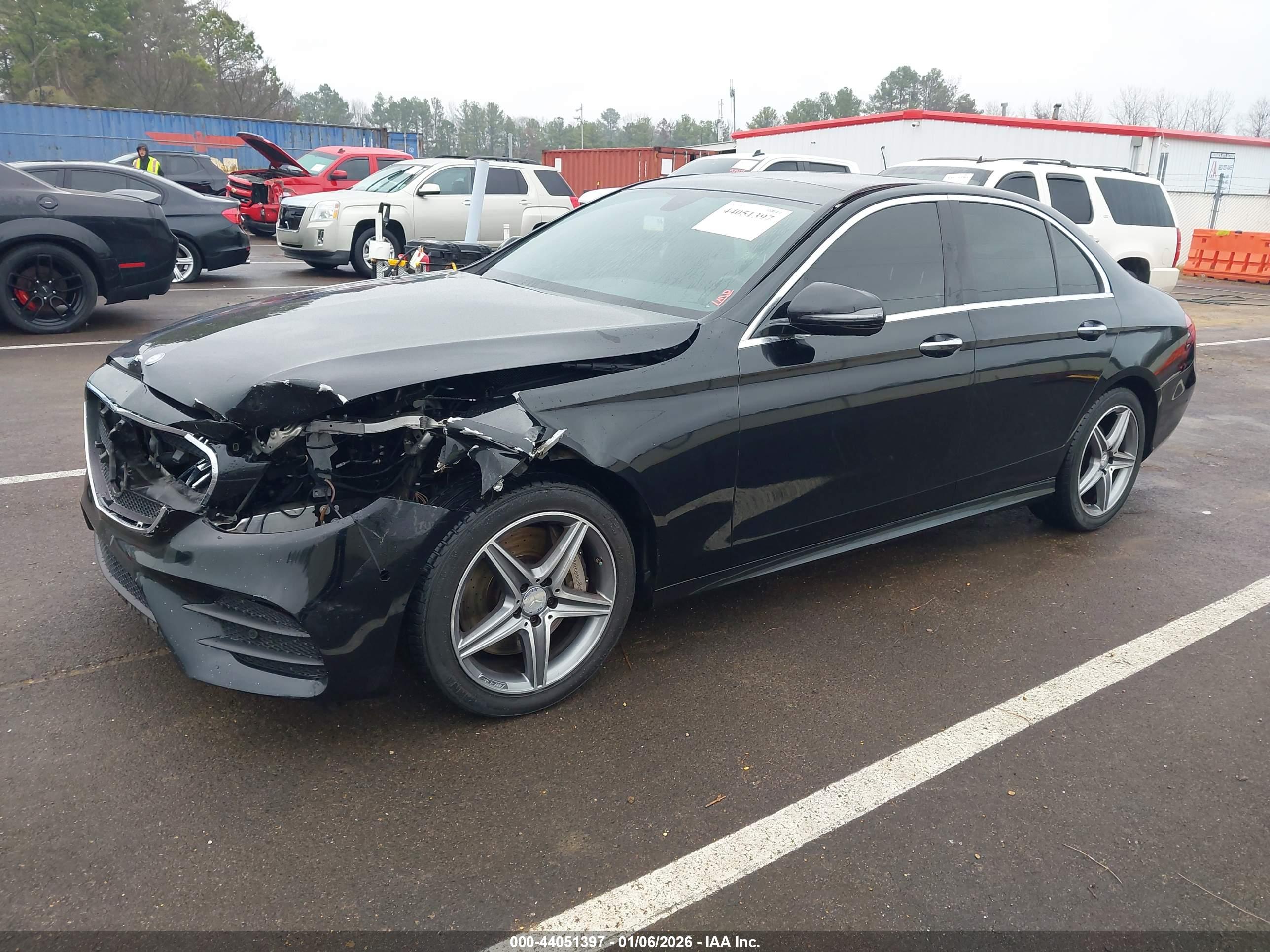 MERCEDES-BENZ E image 2