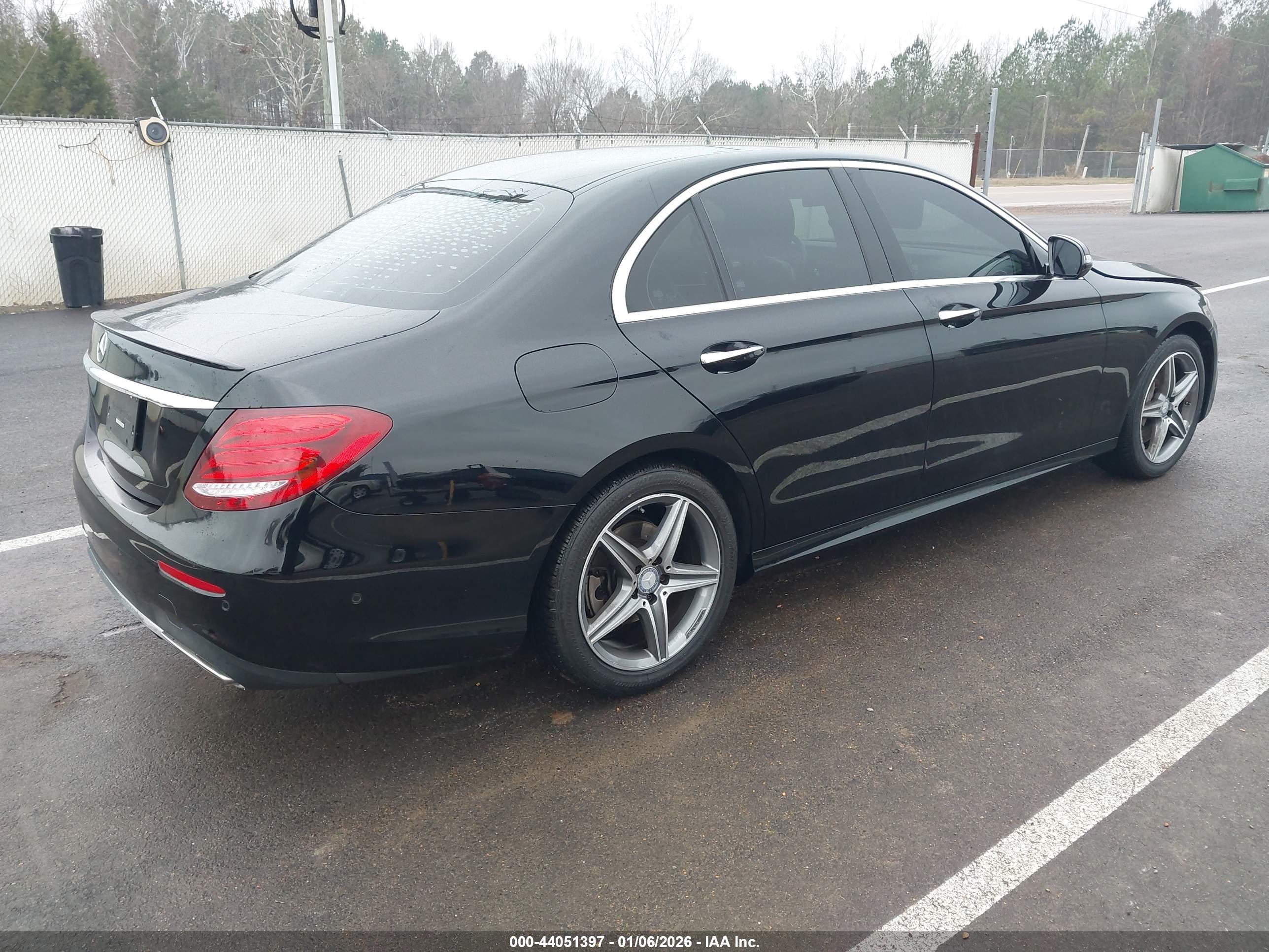 MERCEDES-BENZ E image 4