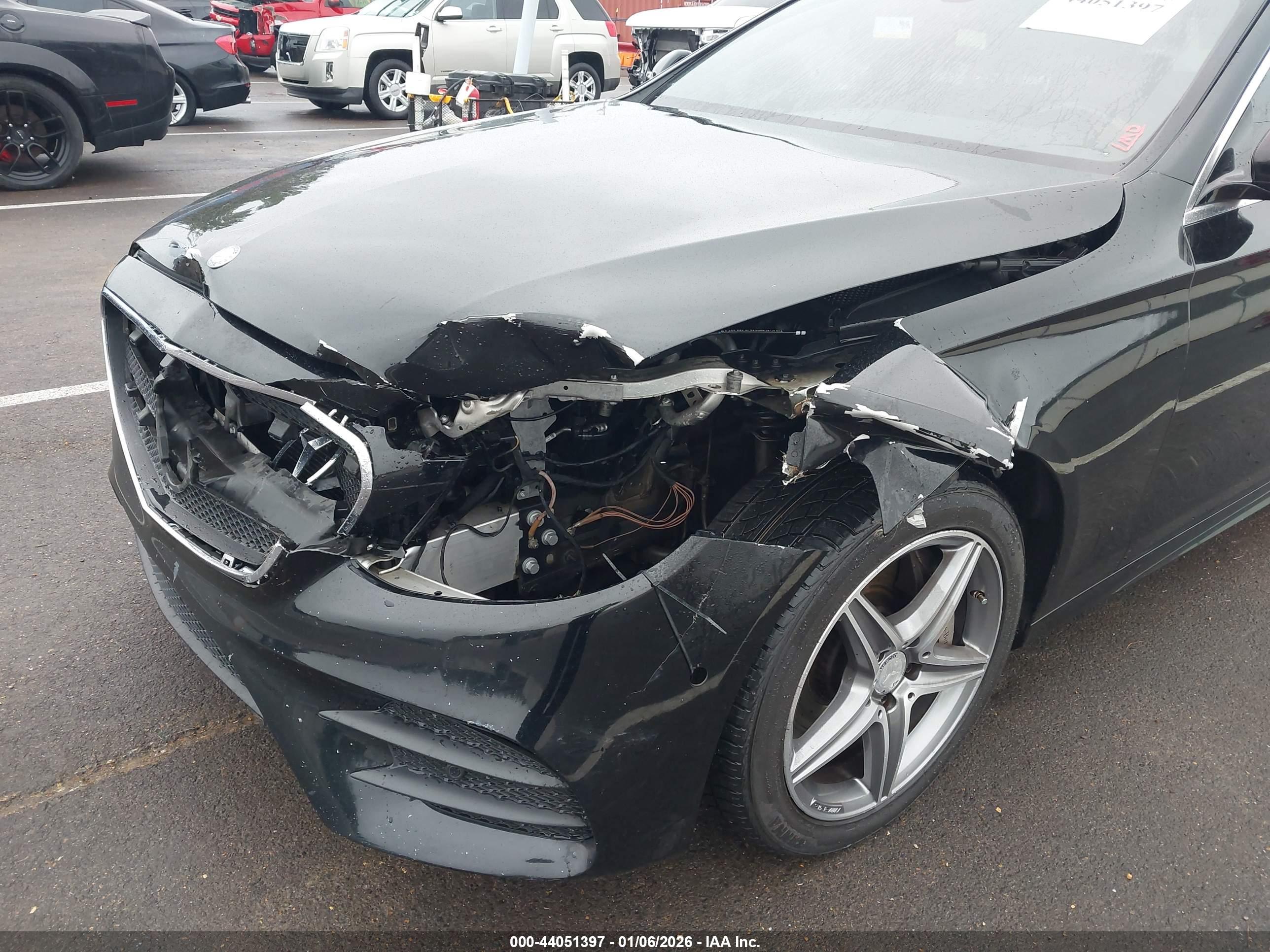 MERCEDES-BENZ E image 6