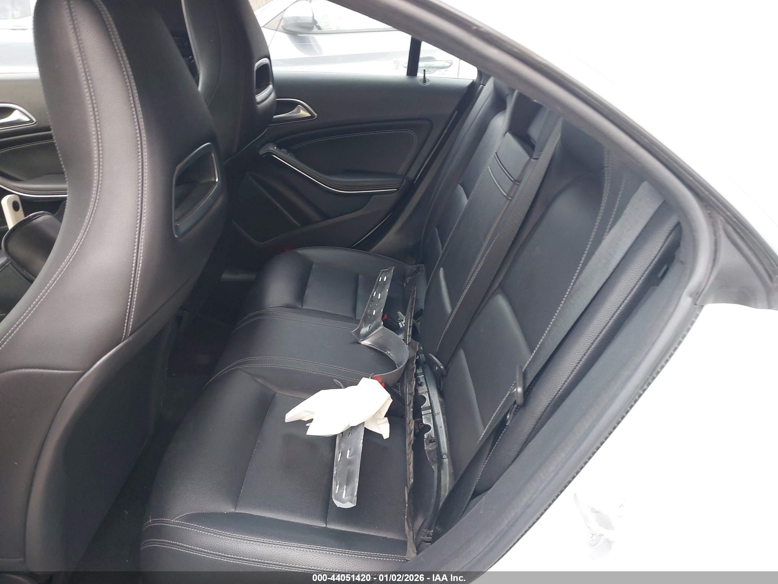 MERCEDES-BENZ CLA image 8