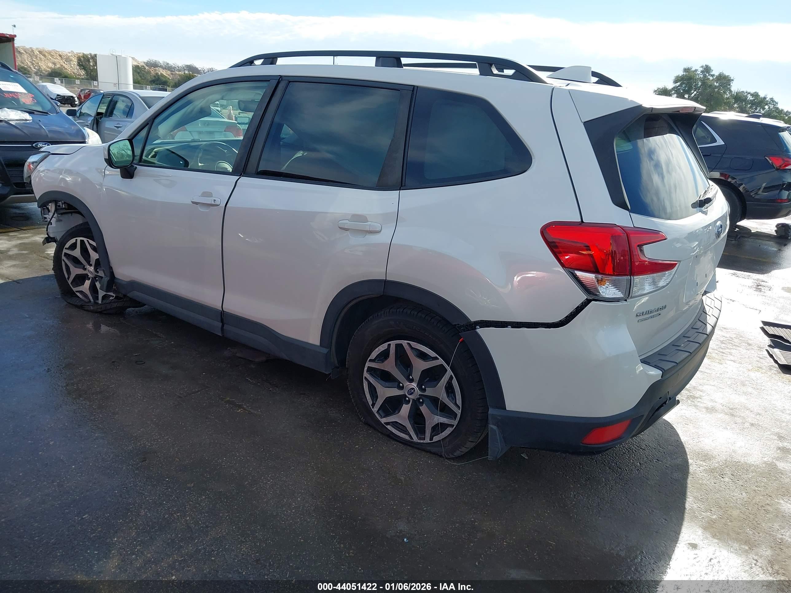 SUBARU FORESTER image 3