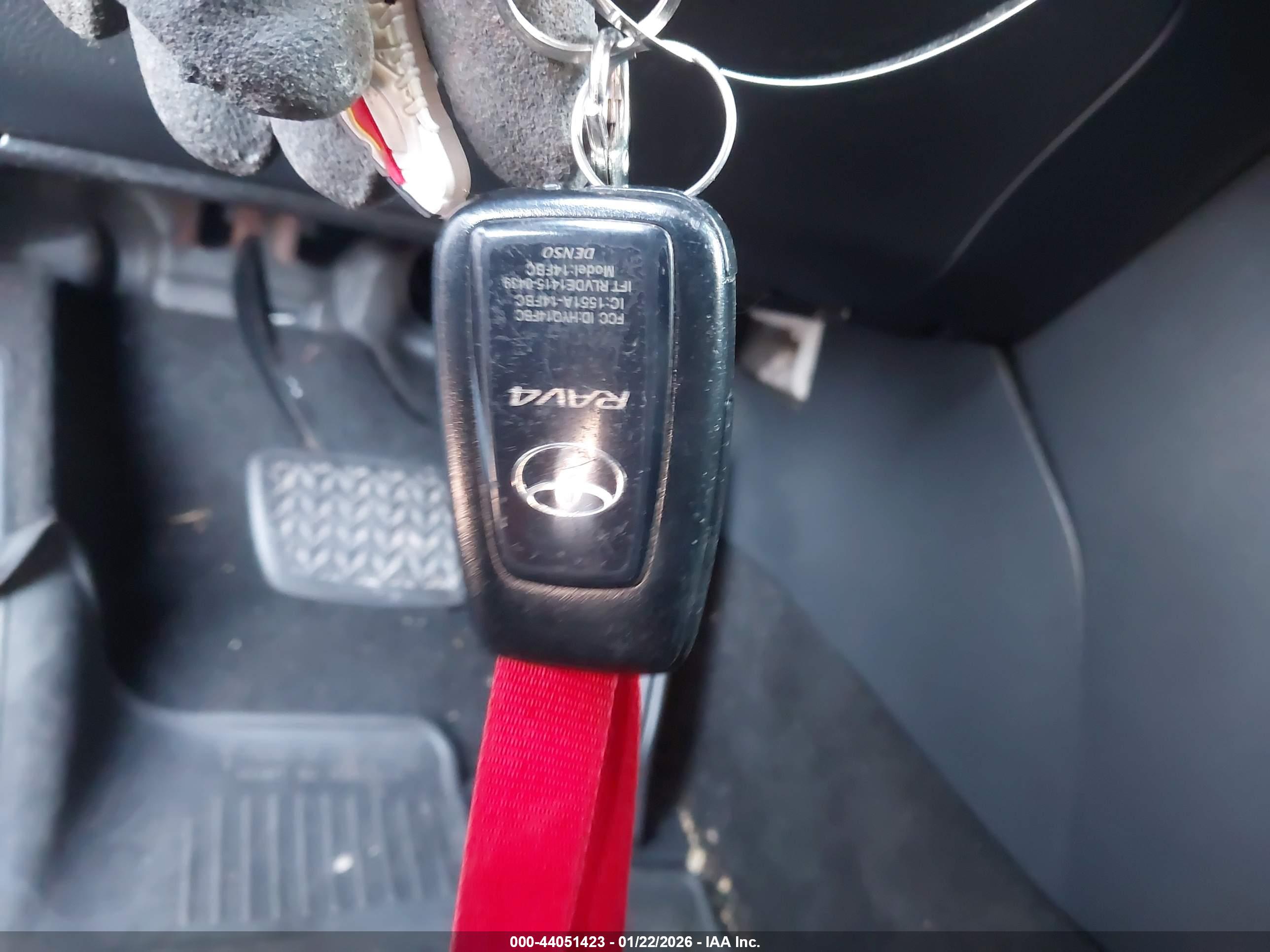 TOYOTA RAV4 image 11
