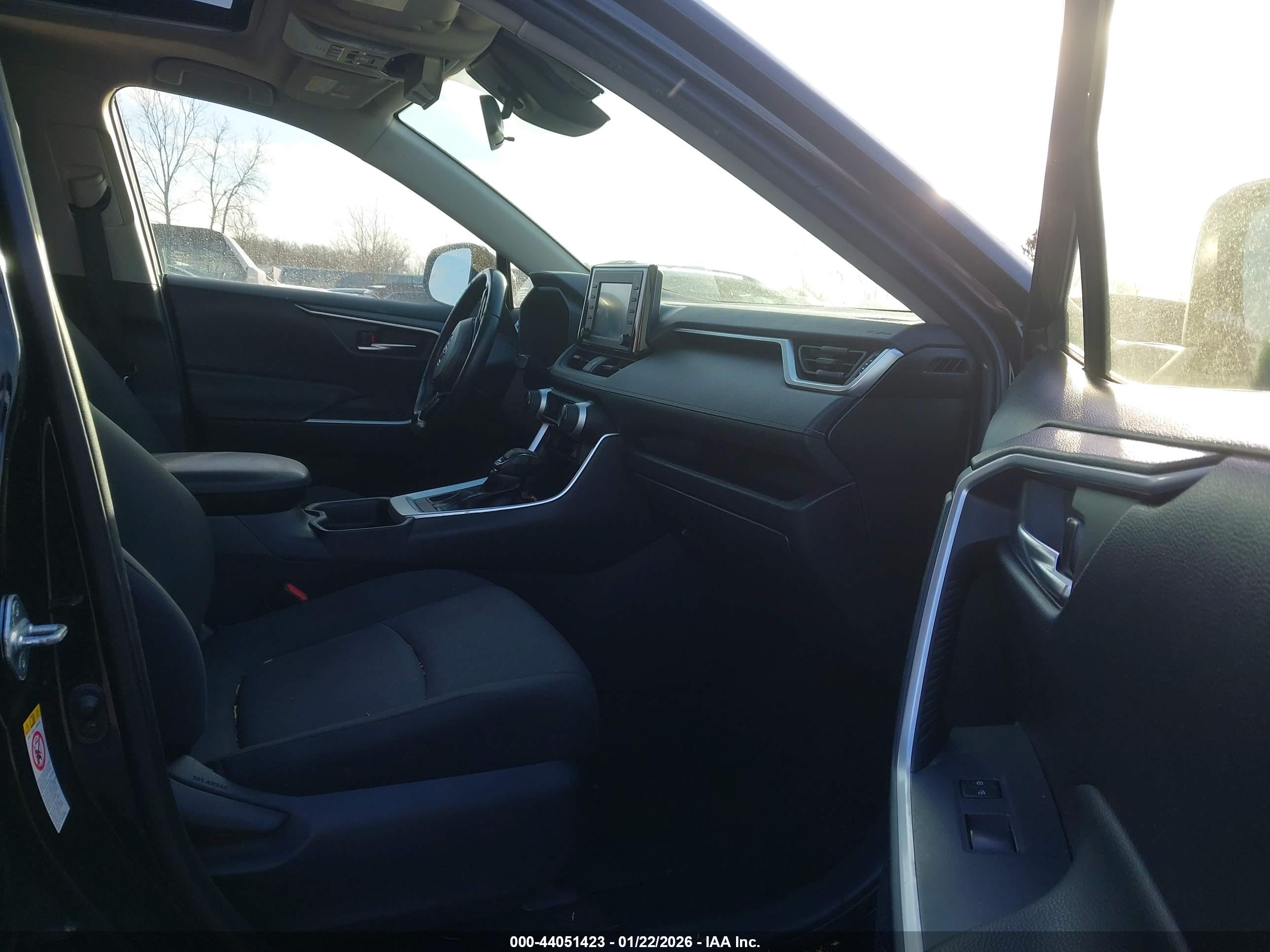 TOYOTA RAV4 image 5