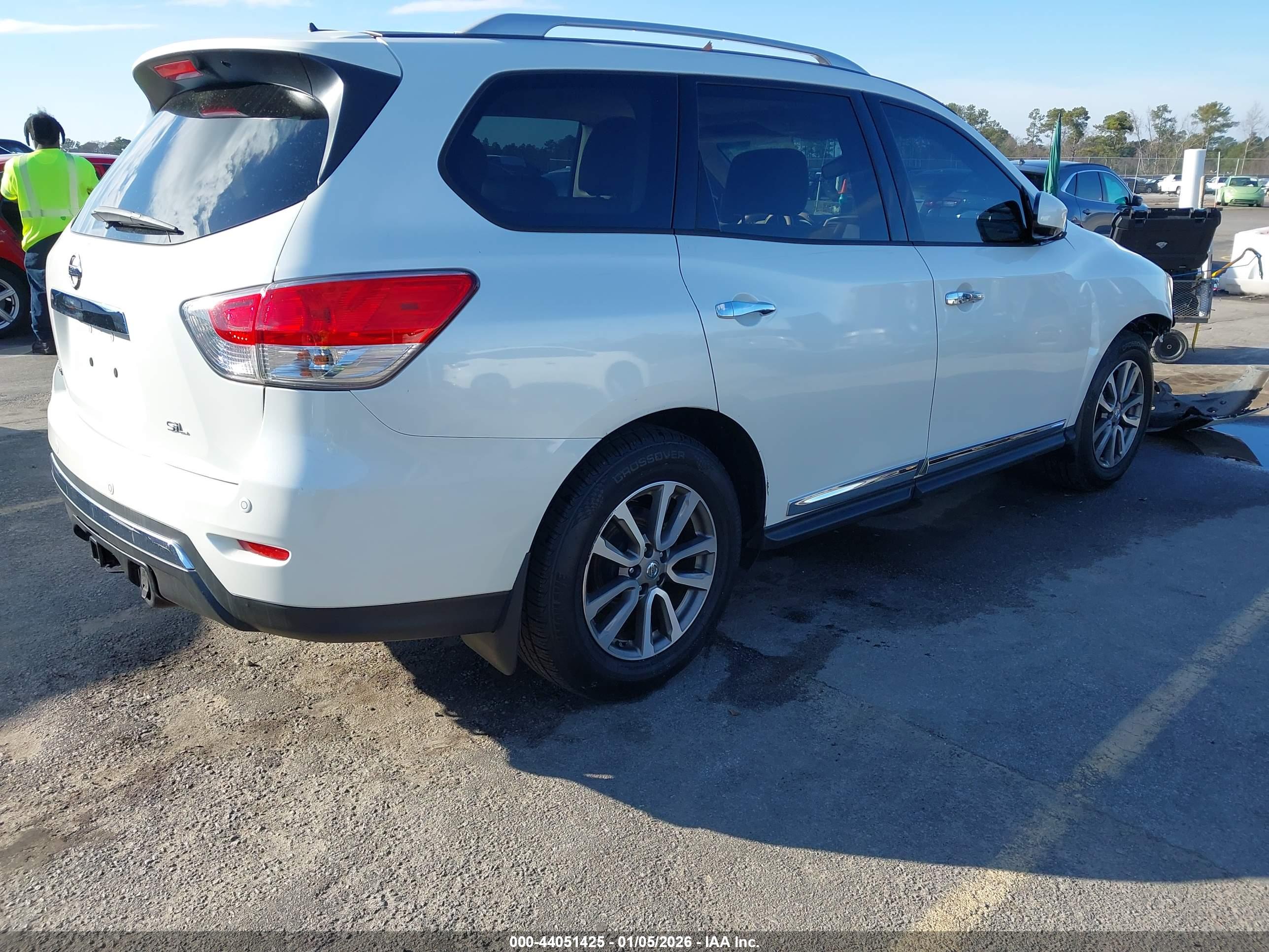 NISSAN PATHFINDER image 4