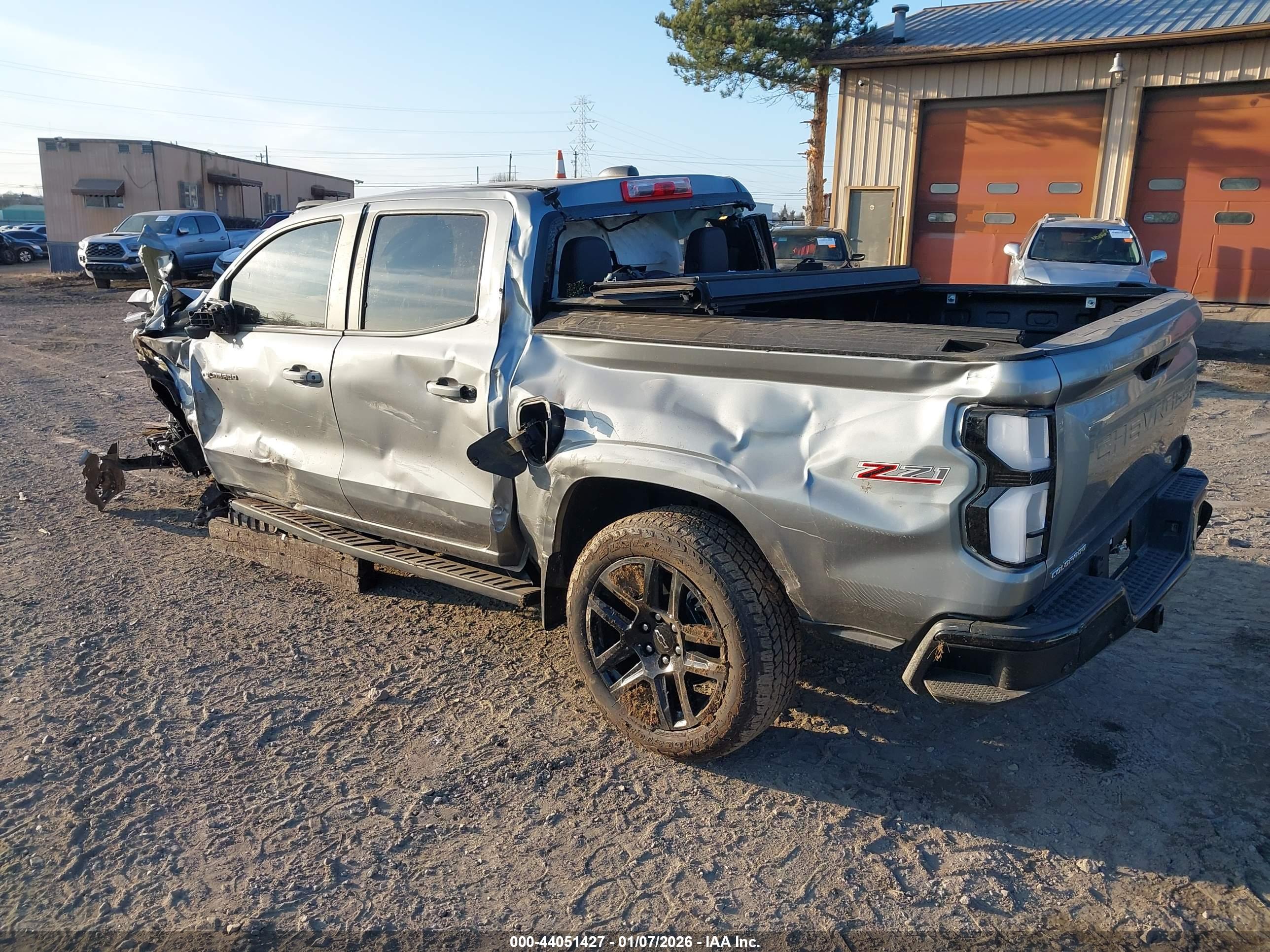 CHEVROLET COLORADO image 3