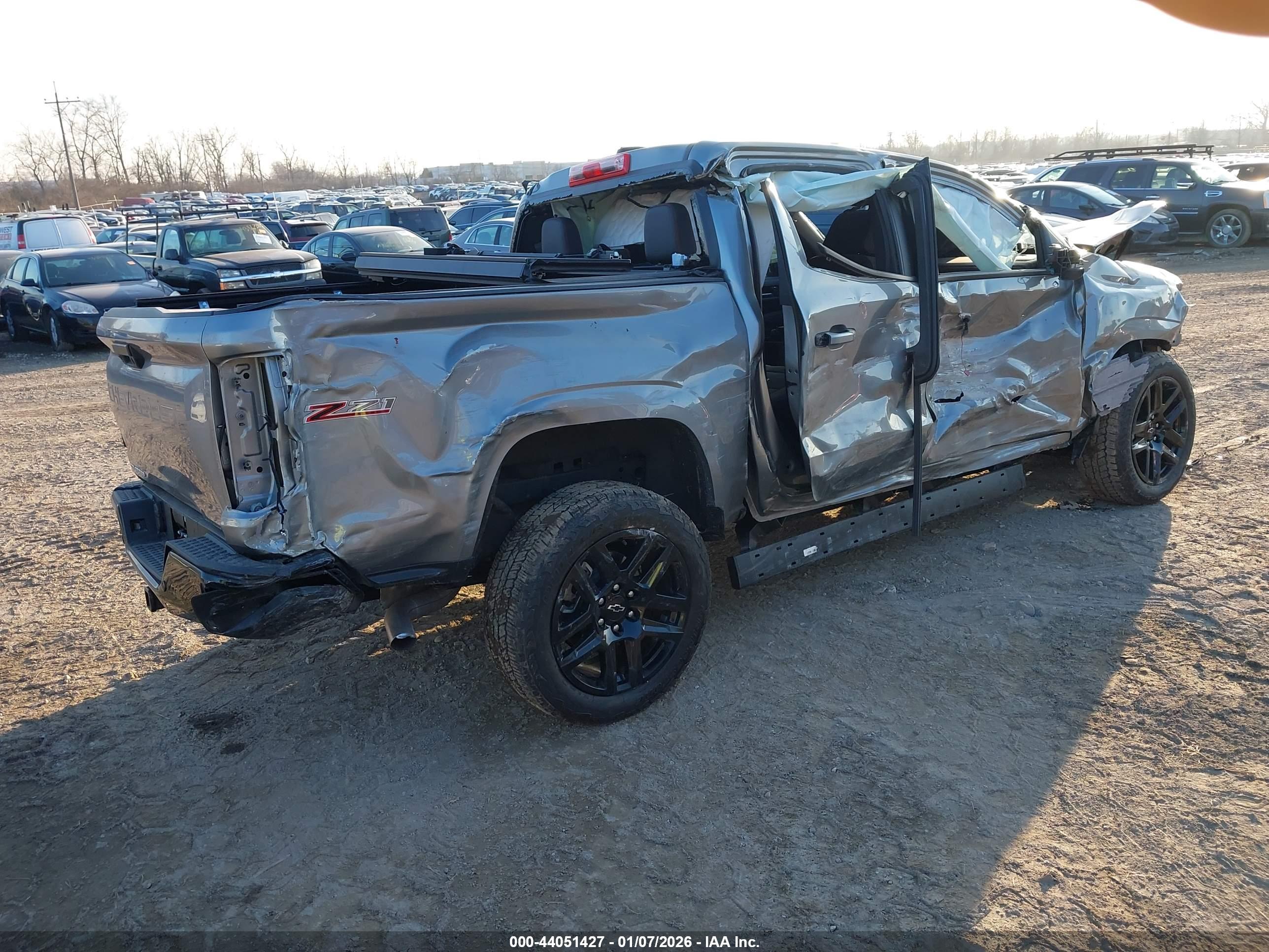 CHEVROLET COLORADO image 4