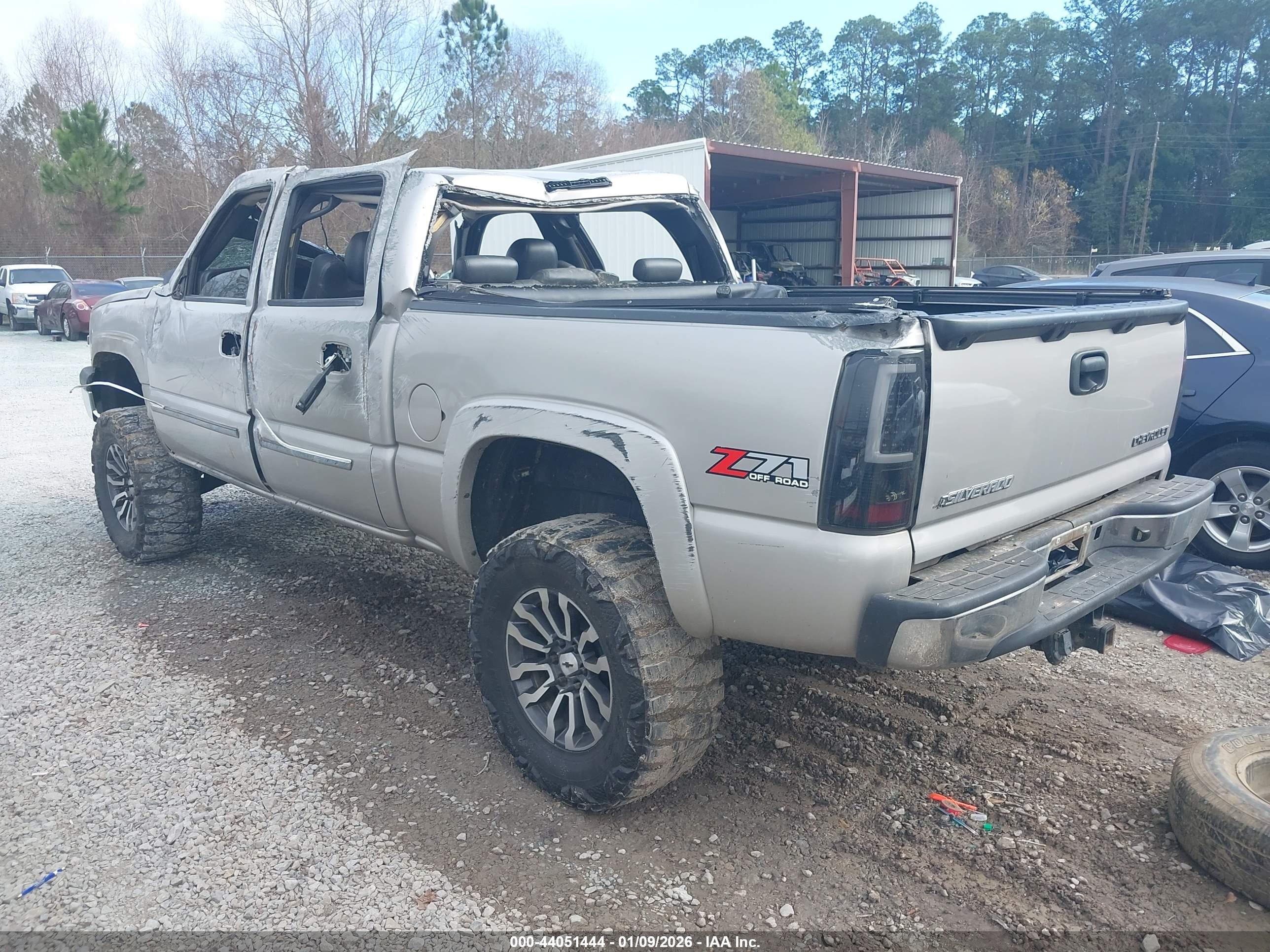 CHEVROLET SILVERADO image 3
