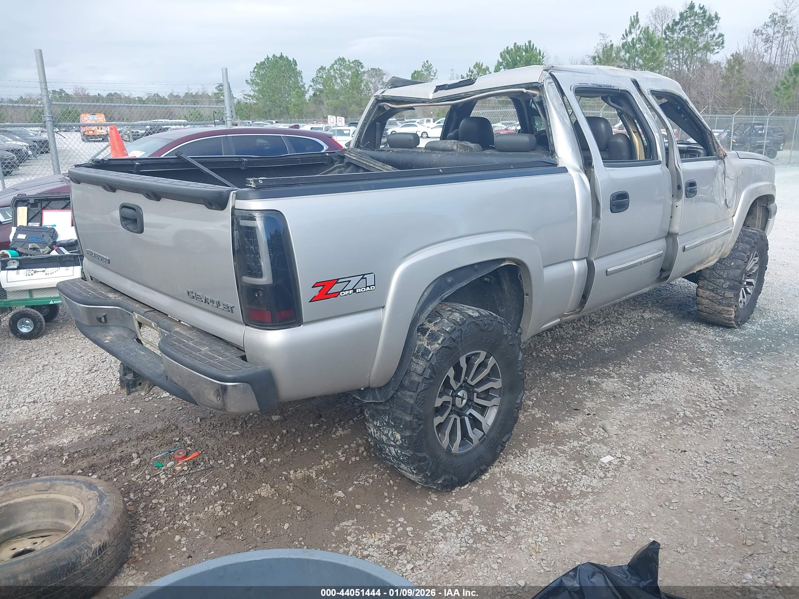 CHEVROLET SILVERADO image 4