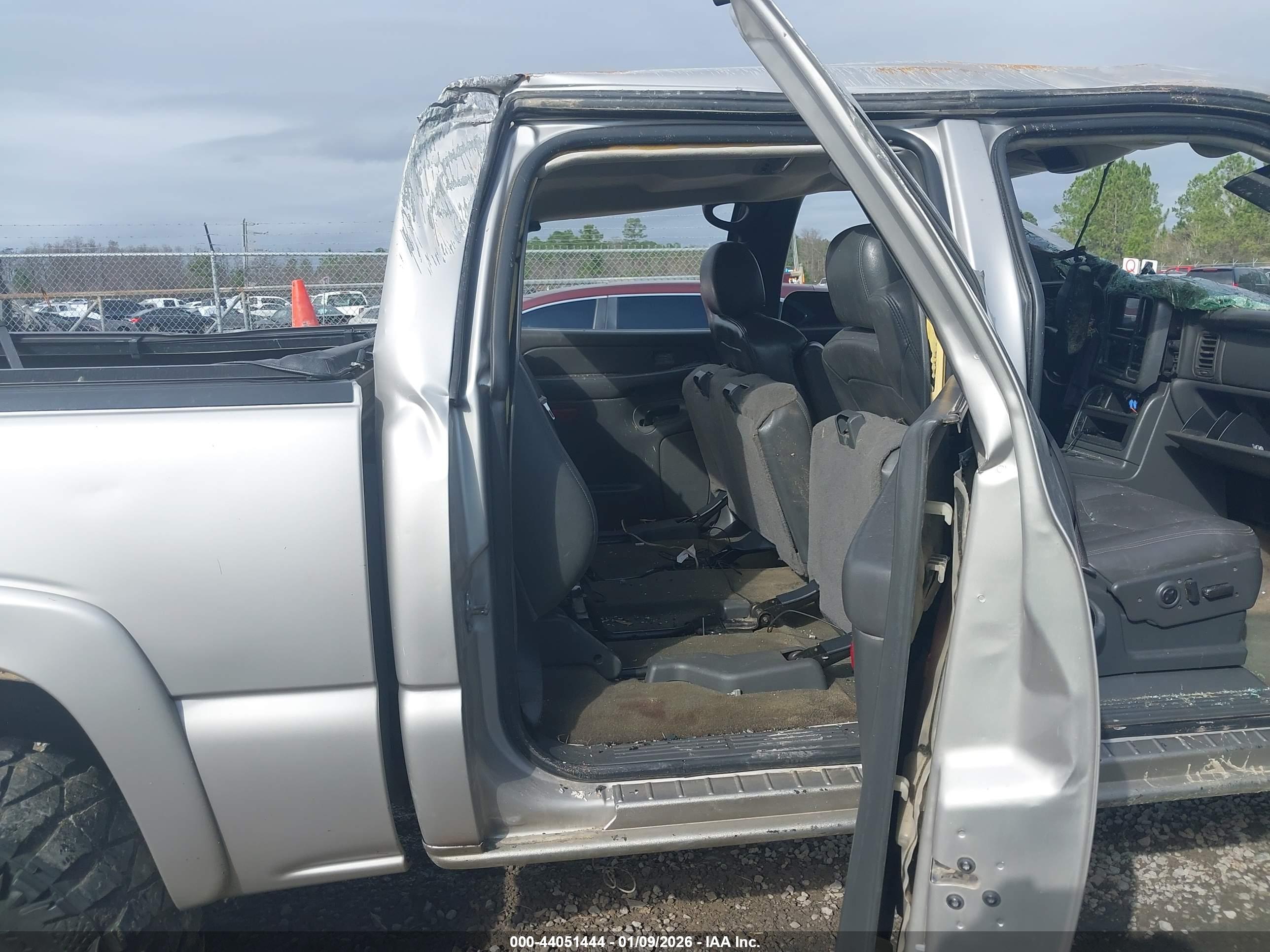 CHEVROLET SILVERADO image 8