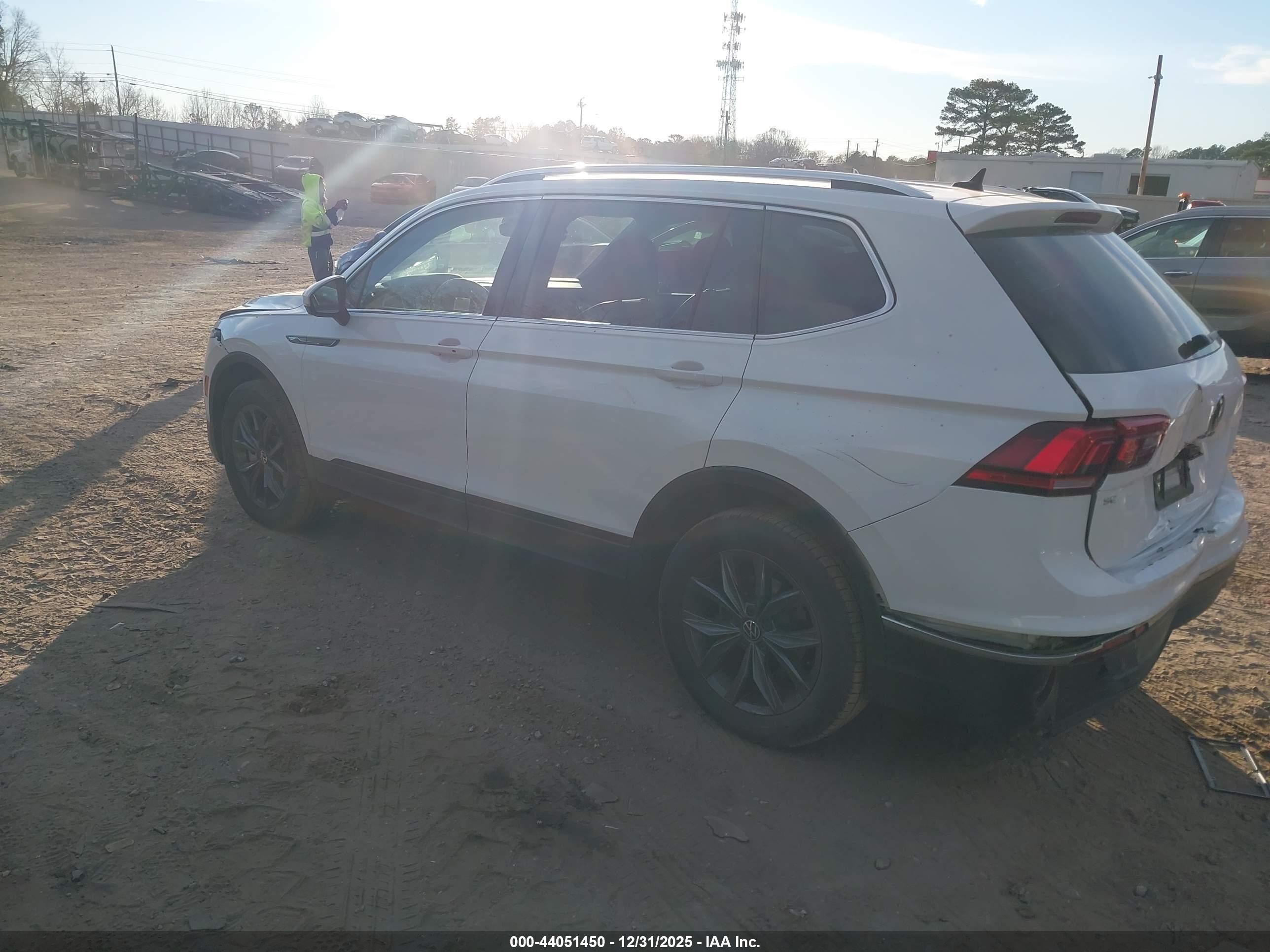 VOLKSWAGEN TIGUAN image 3