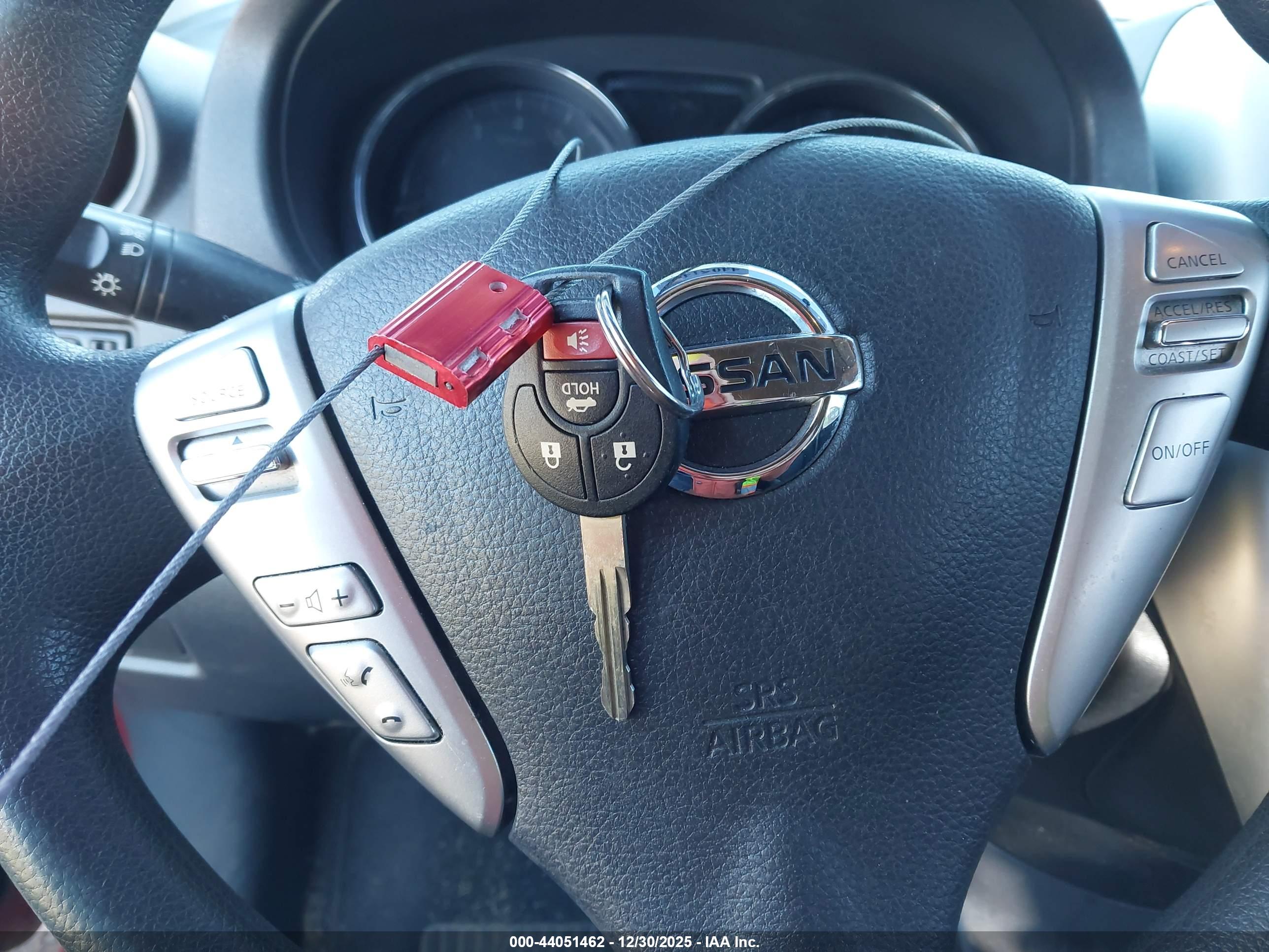 NISSAN VERSA image 11