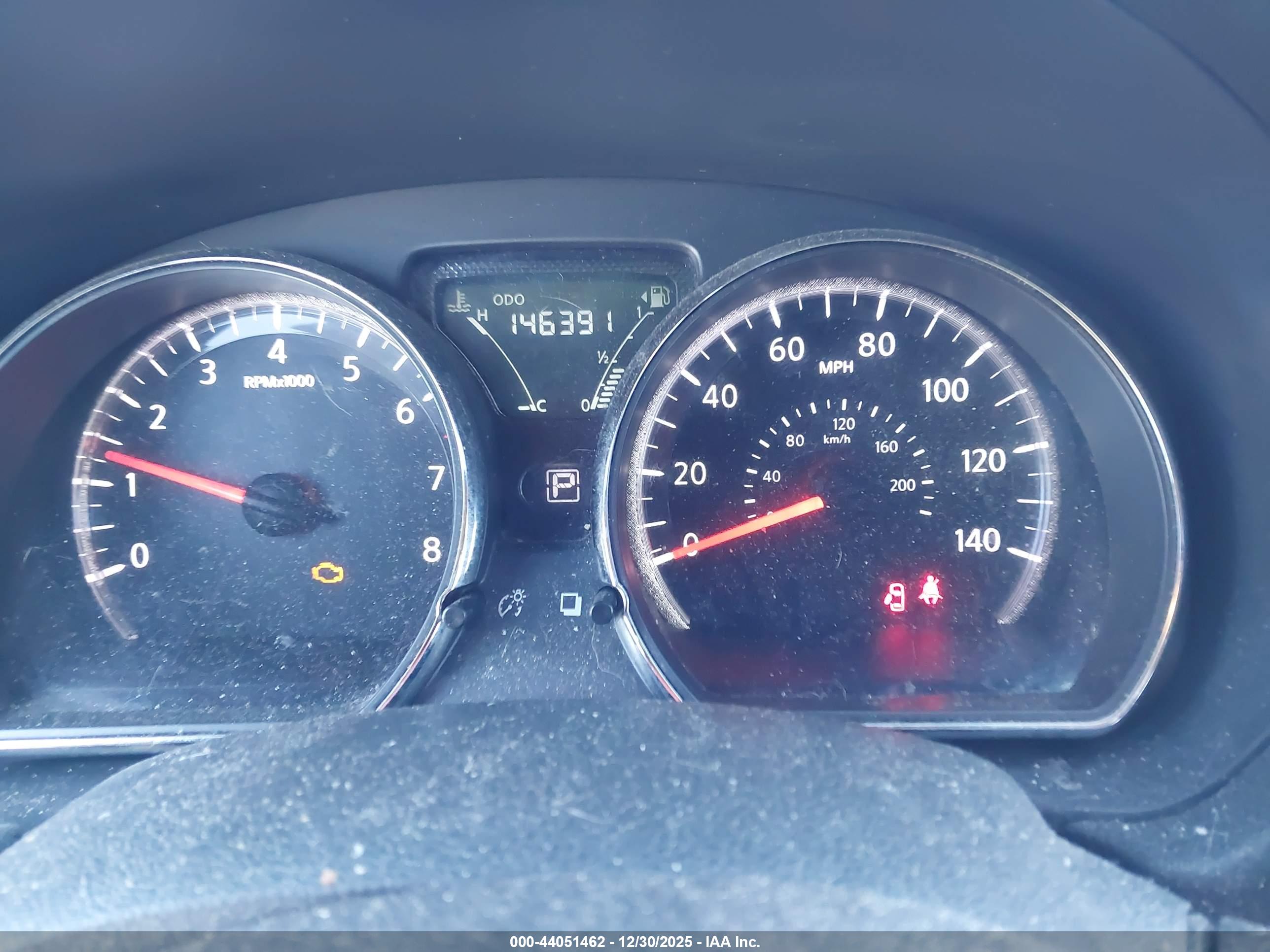 NISSAN VERSA image 7