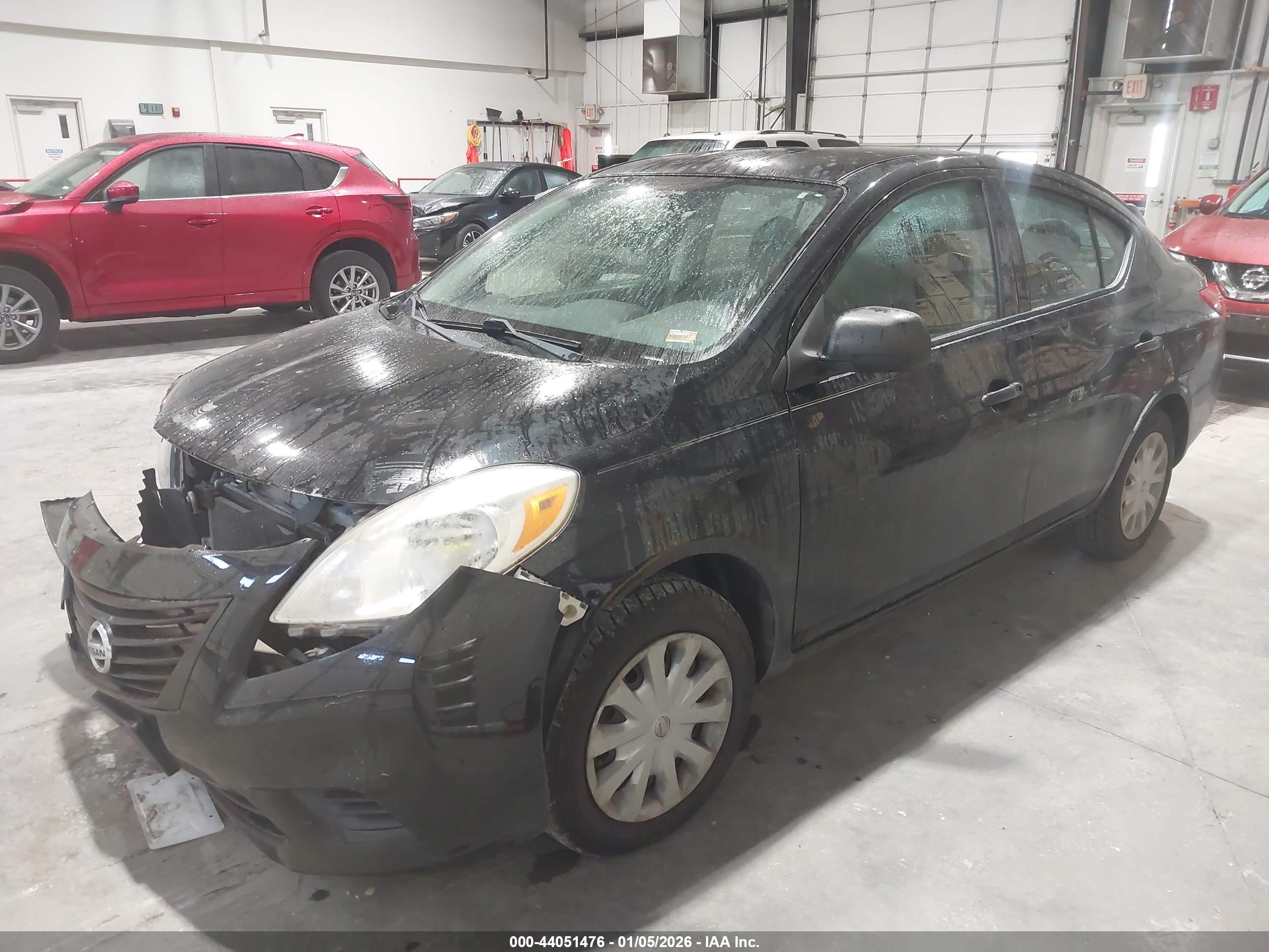 NISSAN VERSA image 2