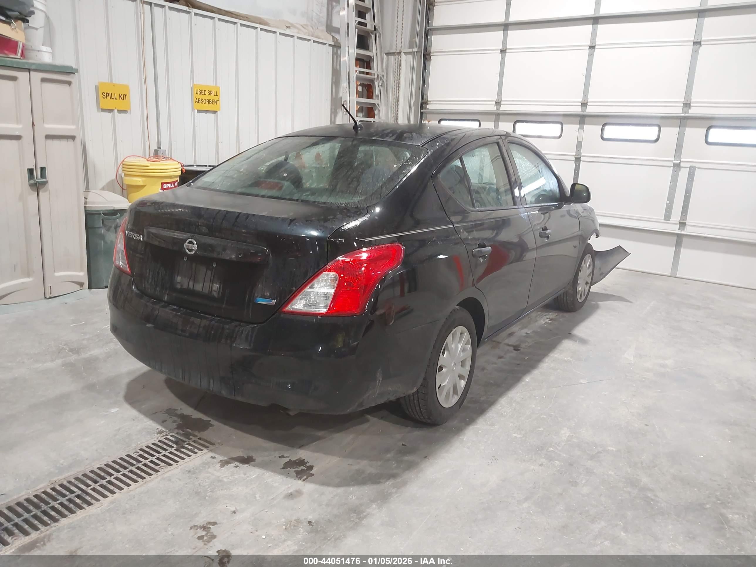 NISSAN VERSA image 4