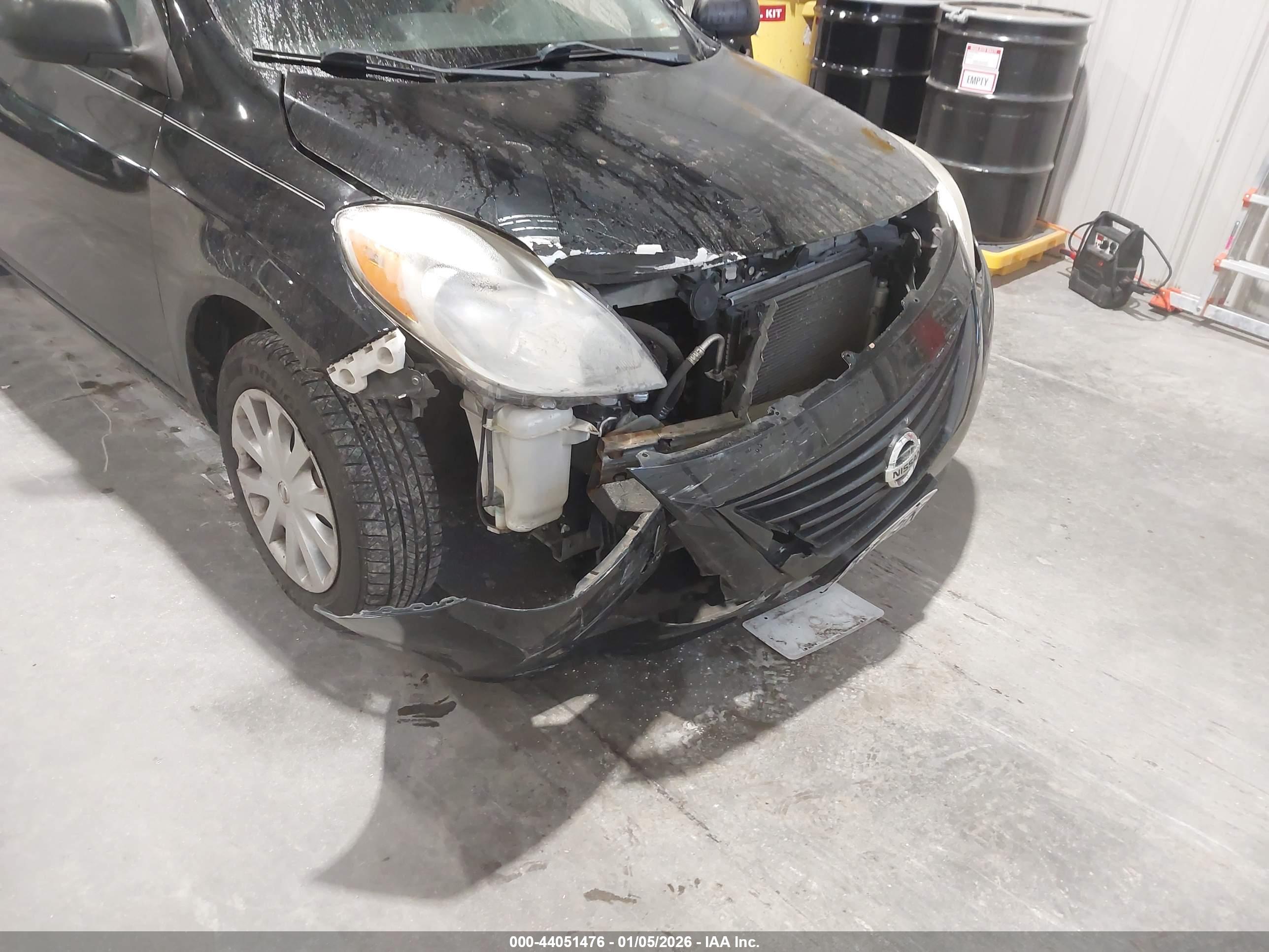 NISSAN VERSA image 6
