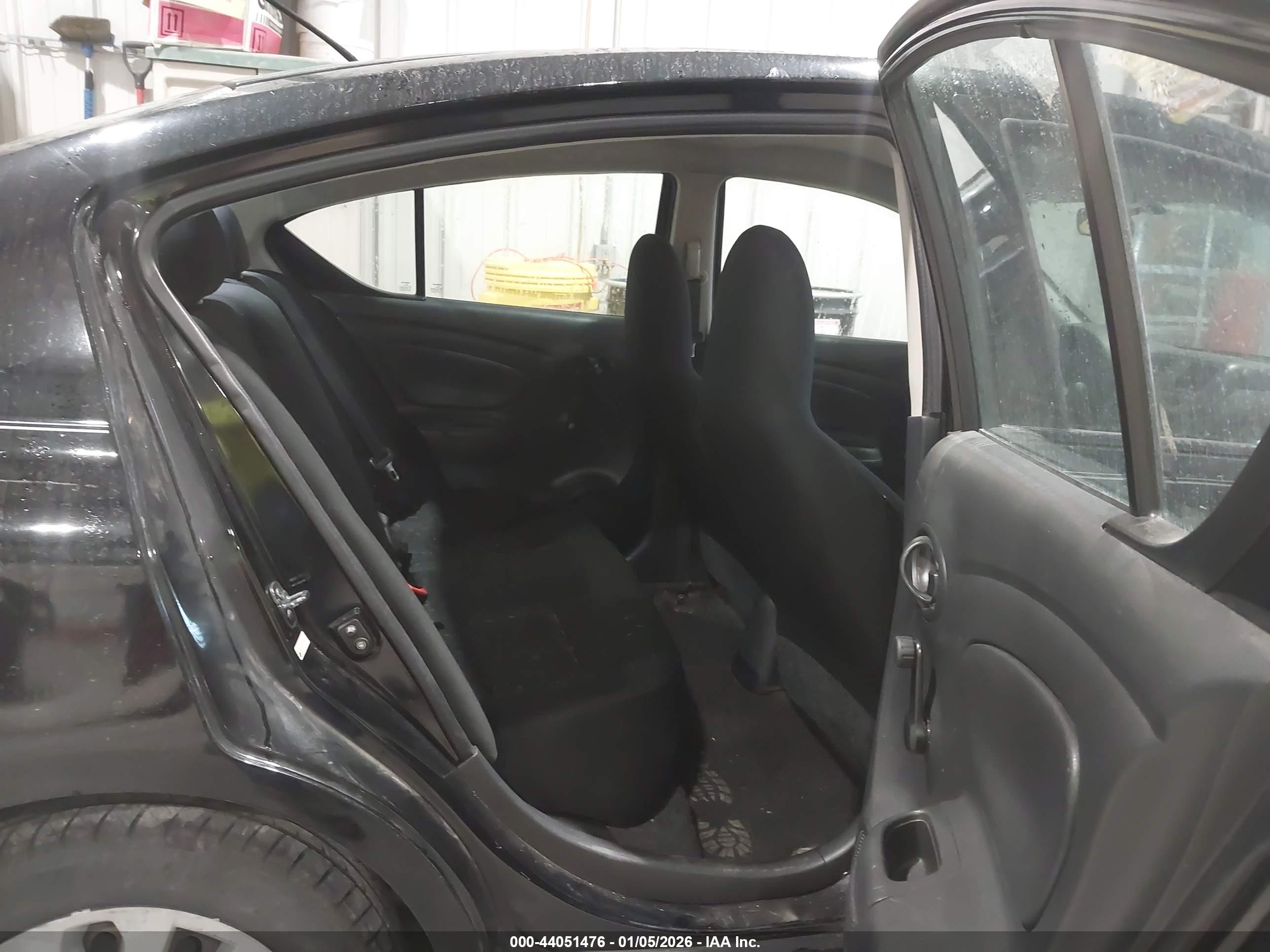 NISSAN VERSA image 8