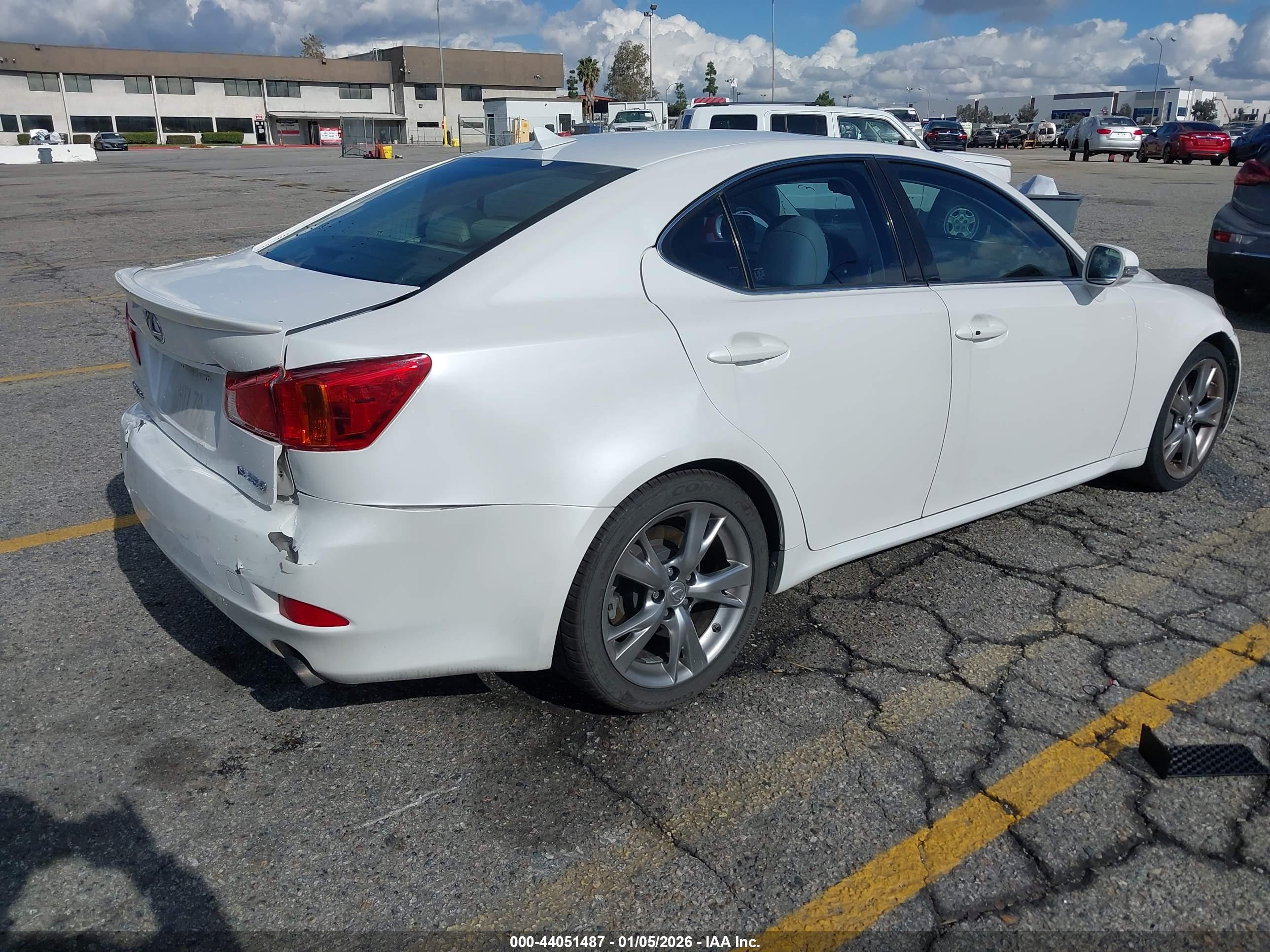 LEXUS IS image 4