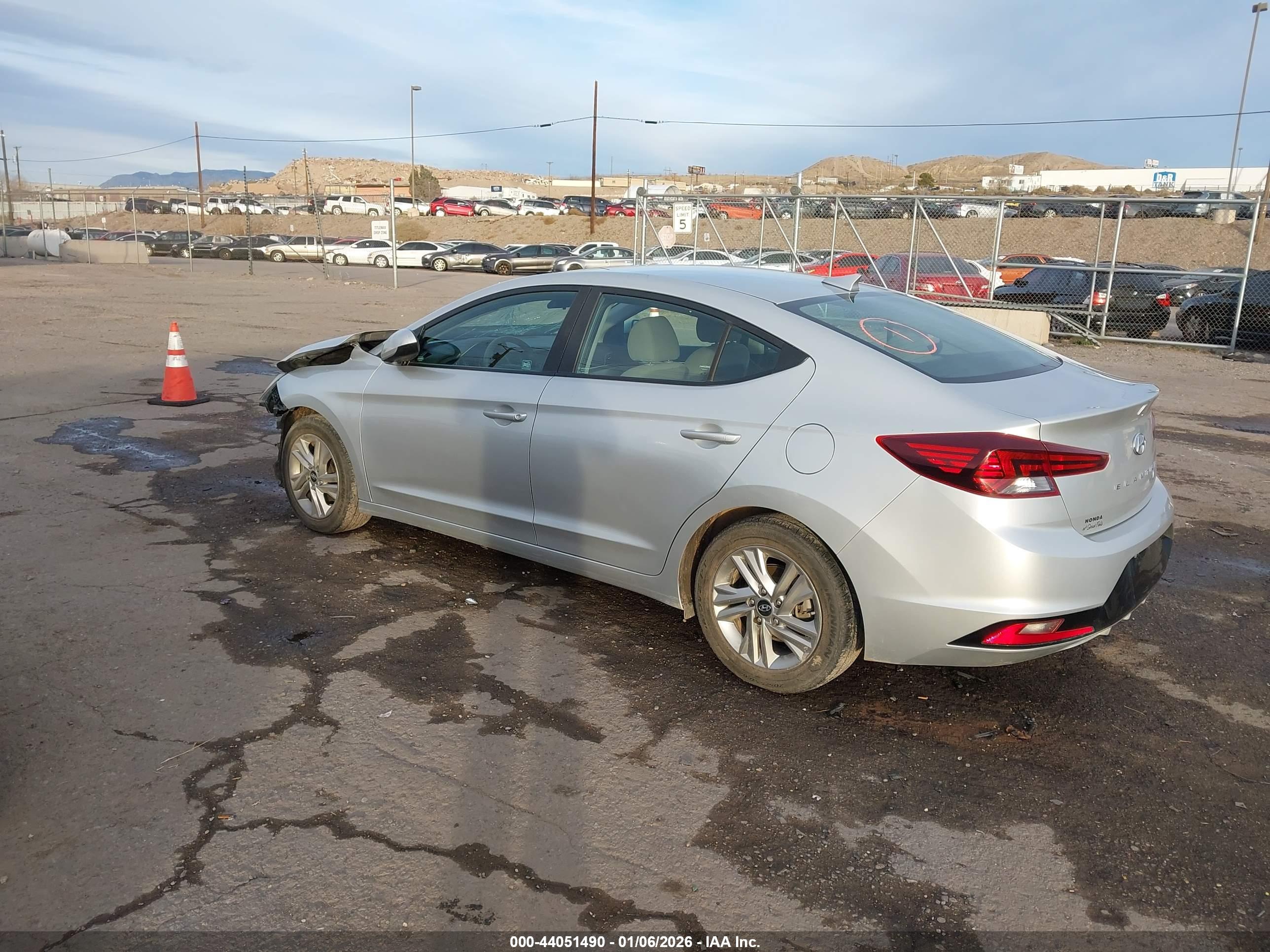 HYUNDAI ELANTRA image 3