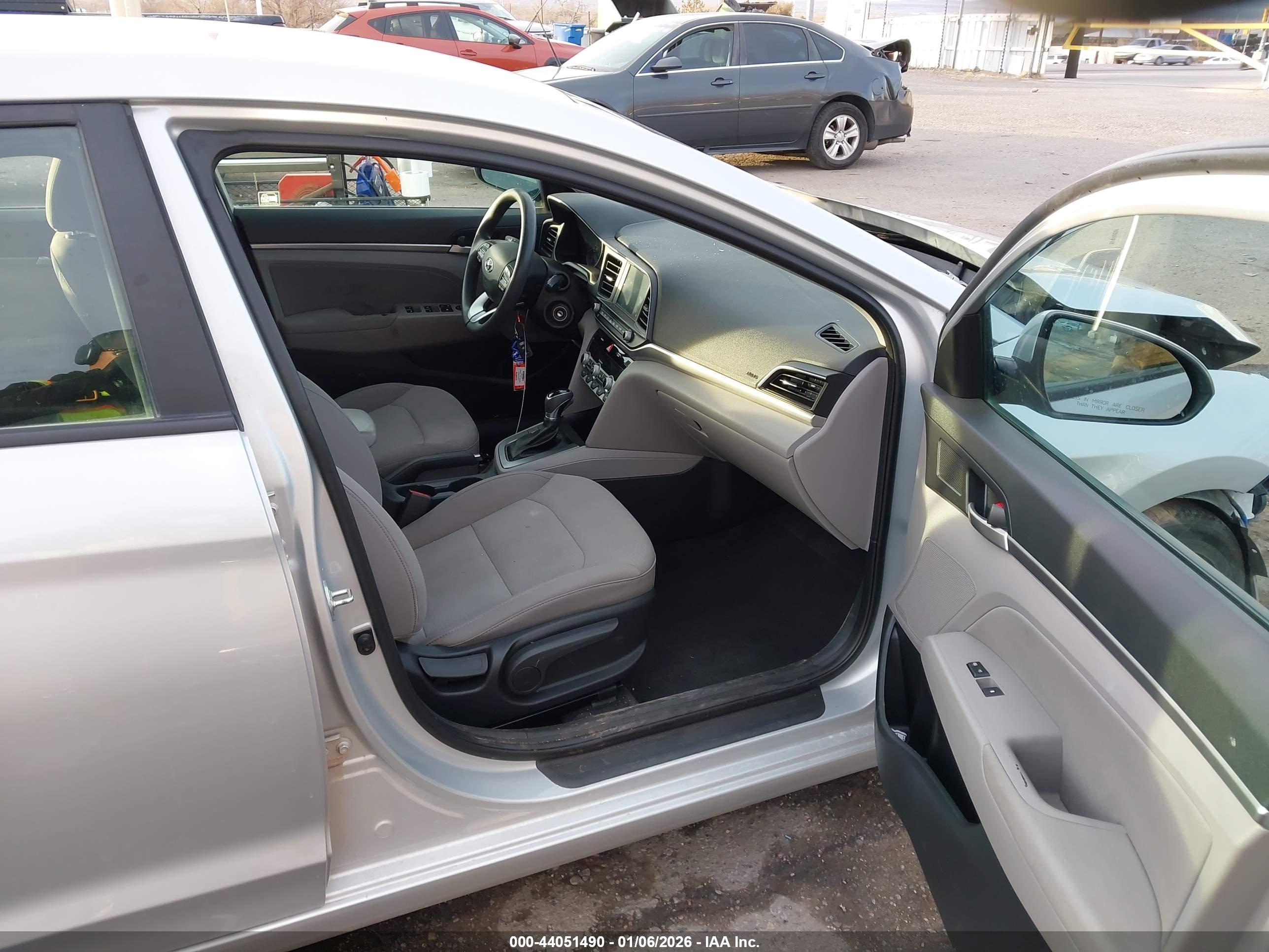 HYUNDAI ELANTRA image 5