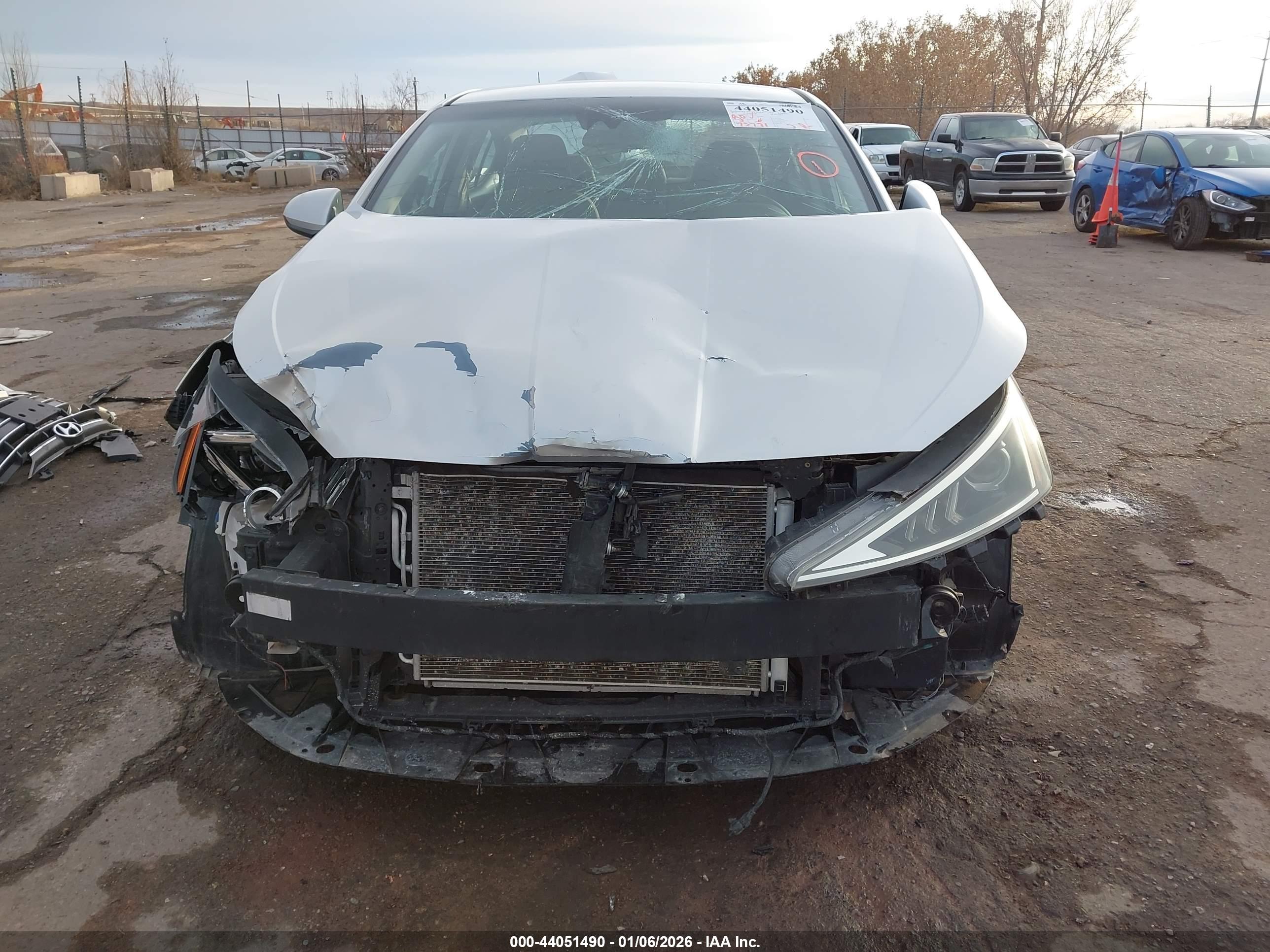 HYUNDAI ELANTRA image 6
