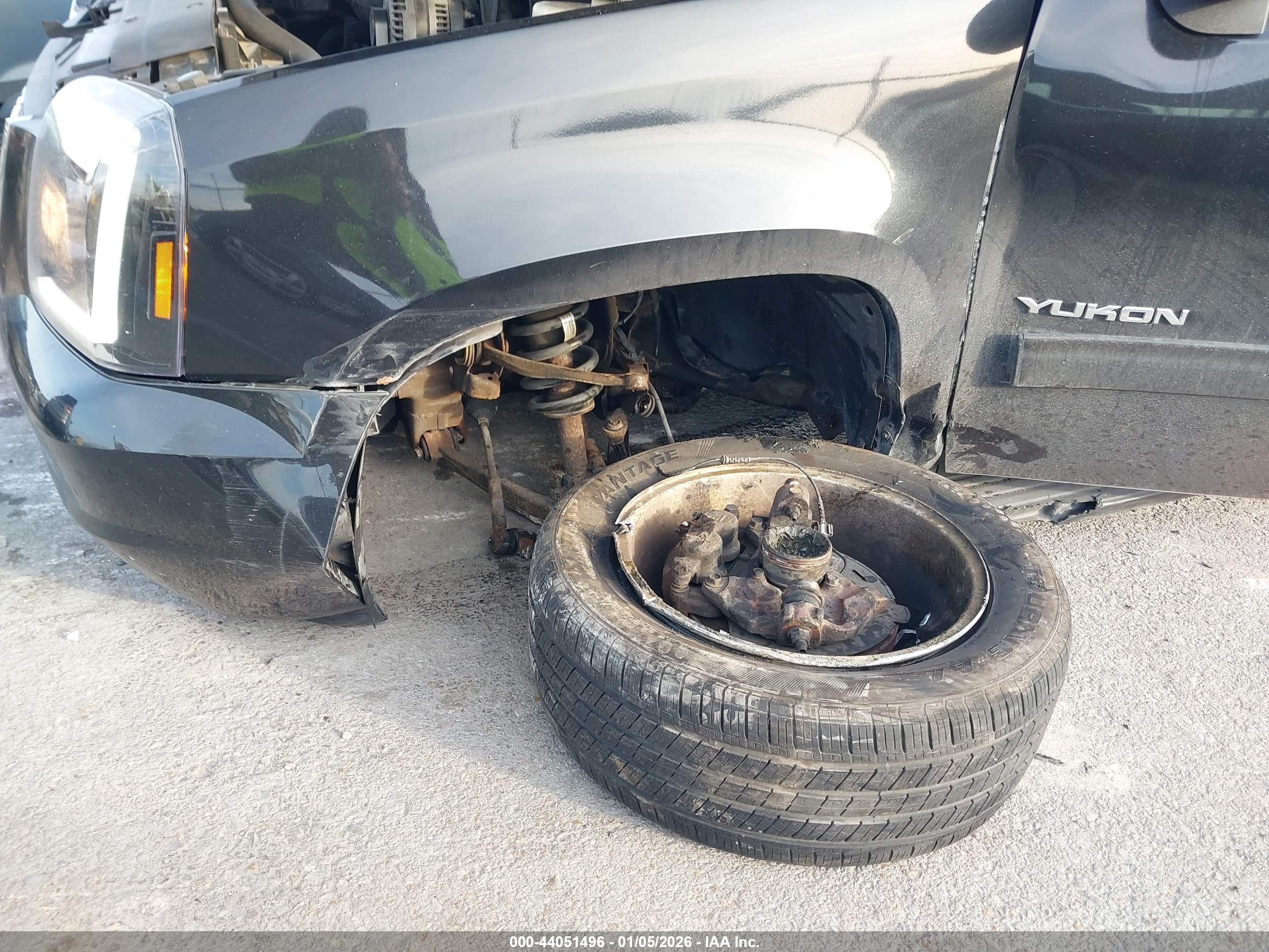 GMC YUKON image 6