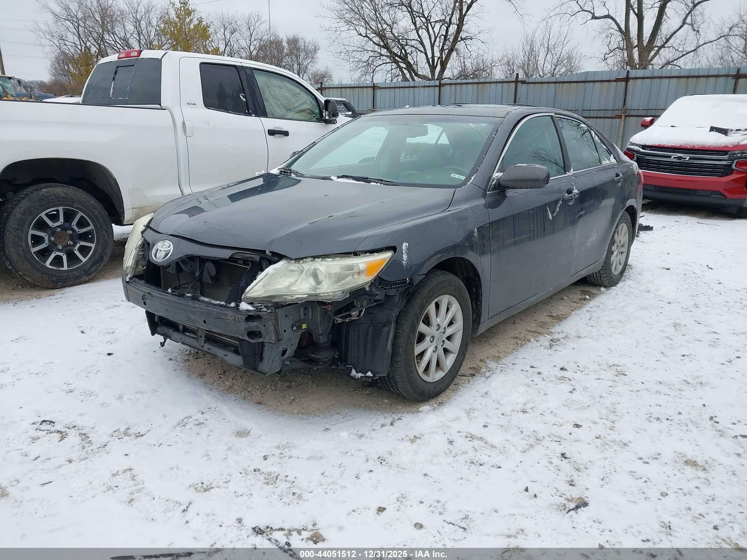 TOYOTA CAMRY image 2