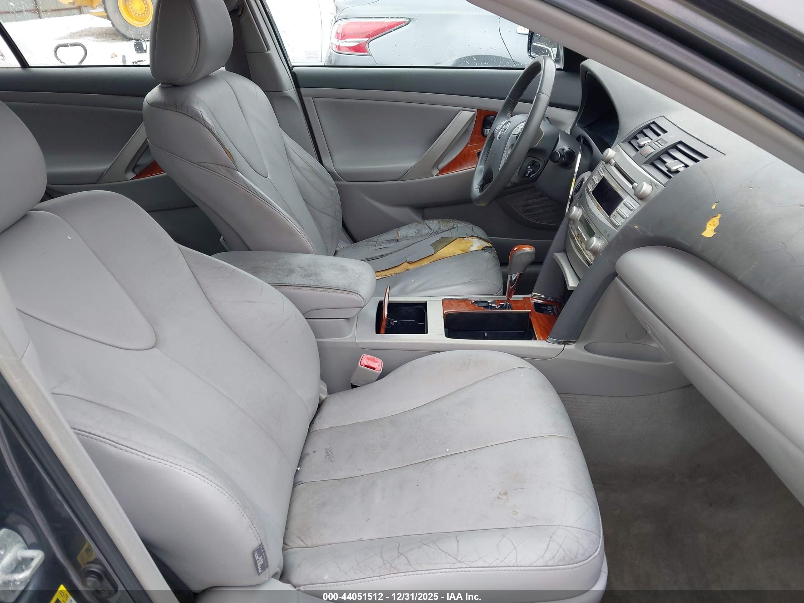 TOYOTA CAMRY image 5