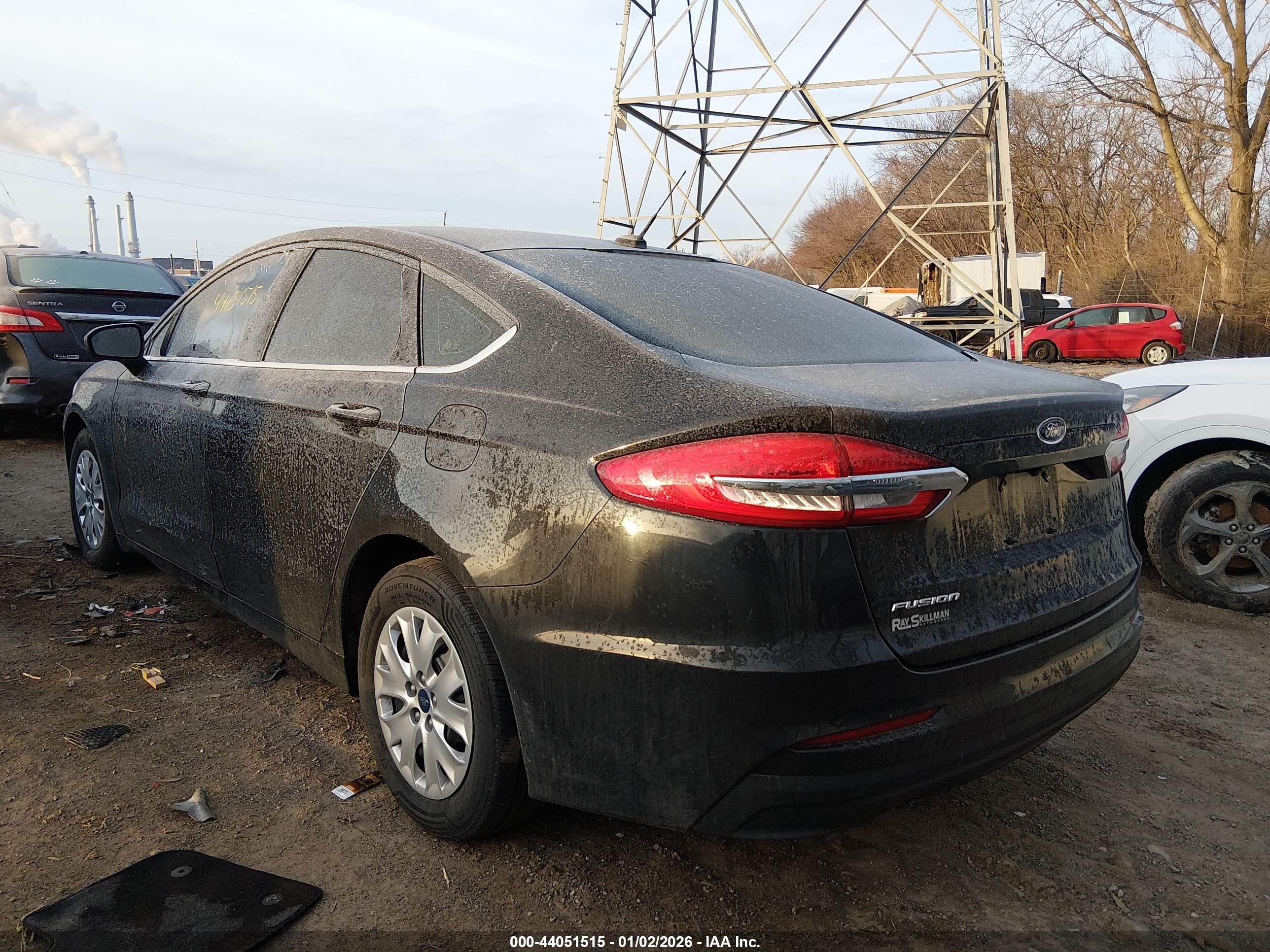 FORD FUSION image 3