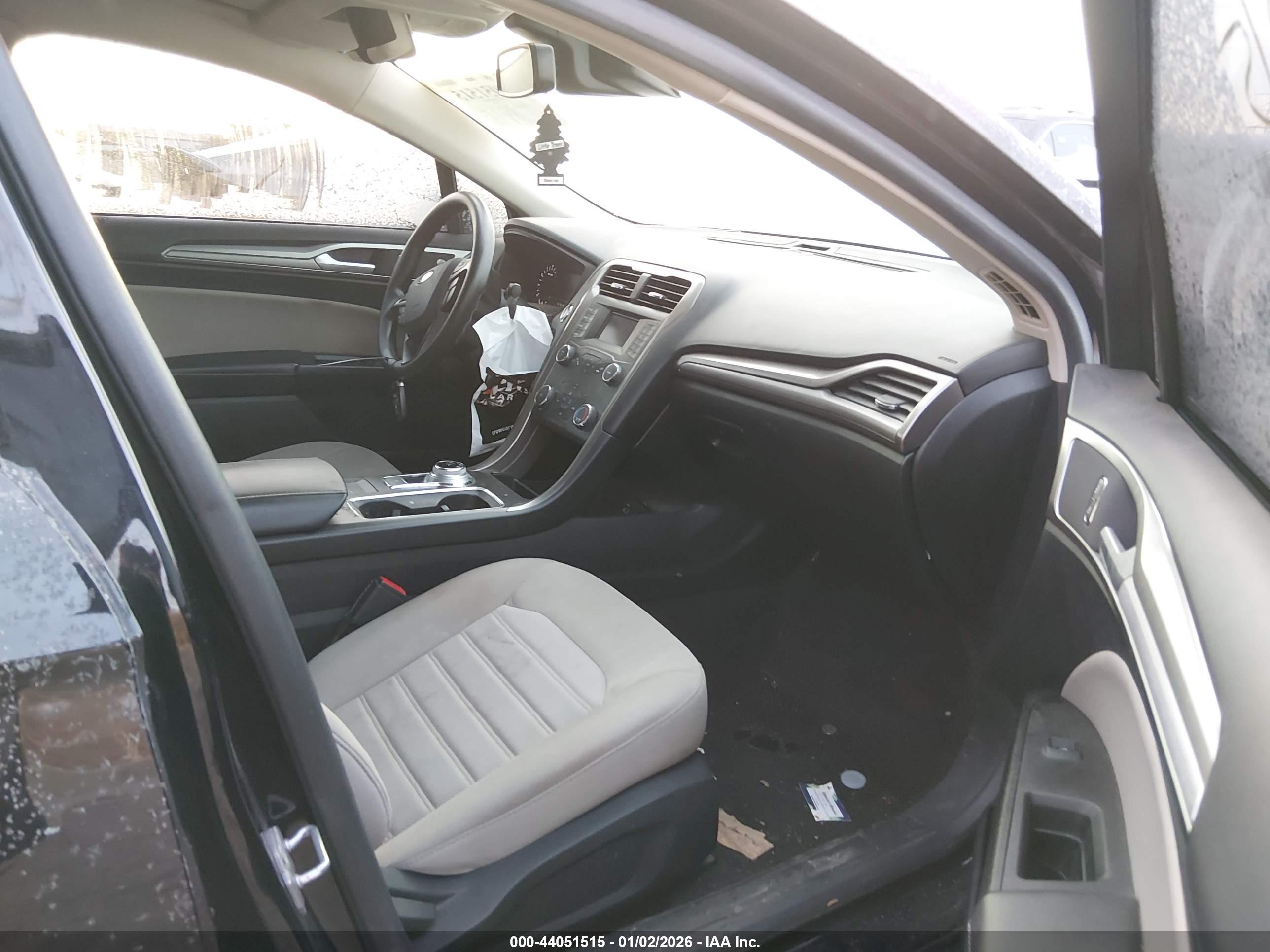 FORD FUSION image 5
