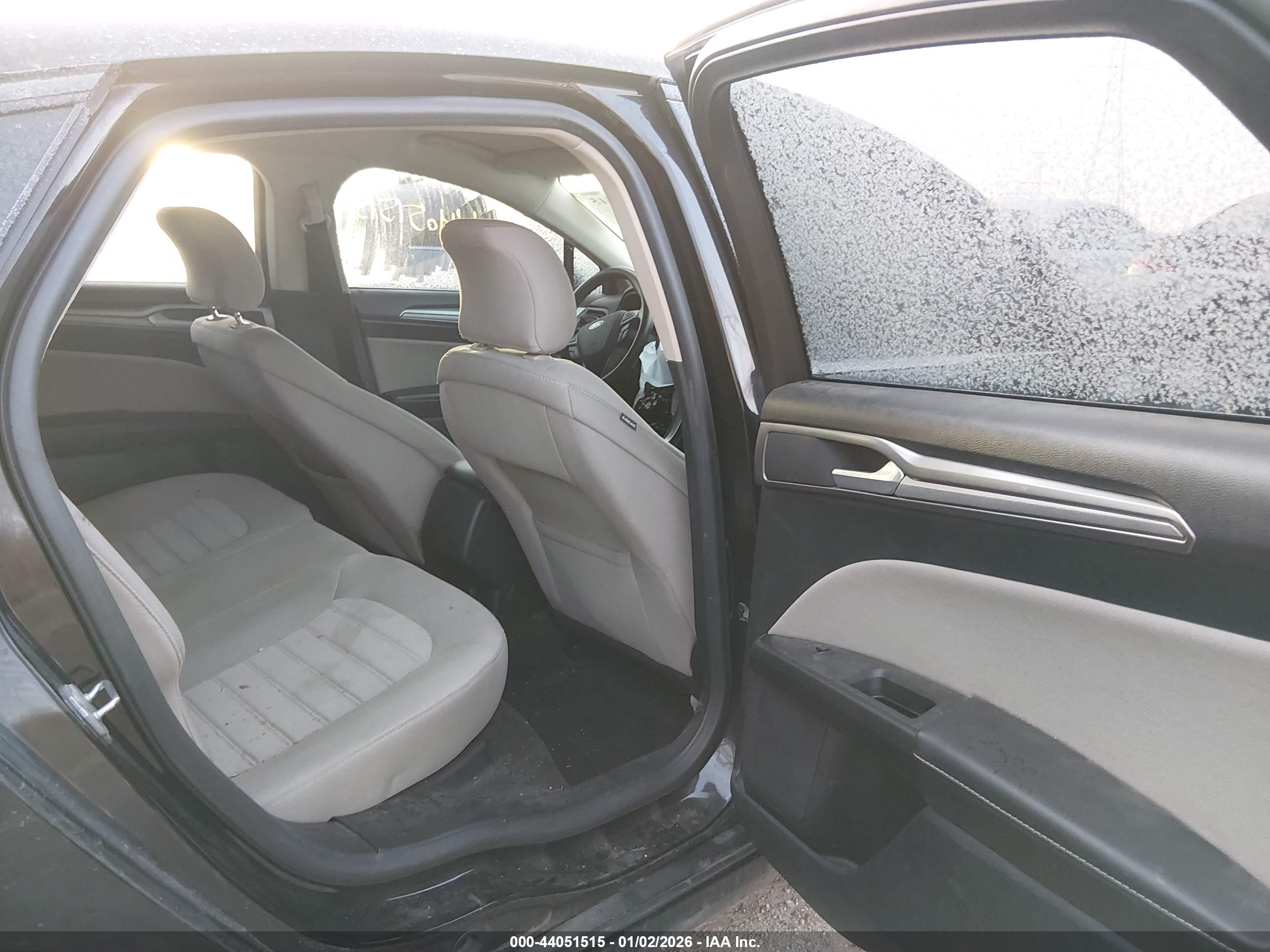 FORD FUSION image 8