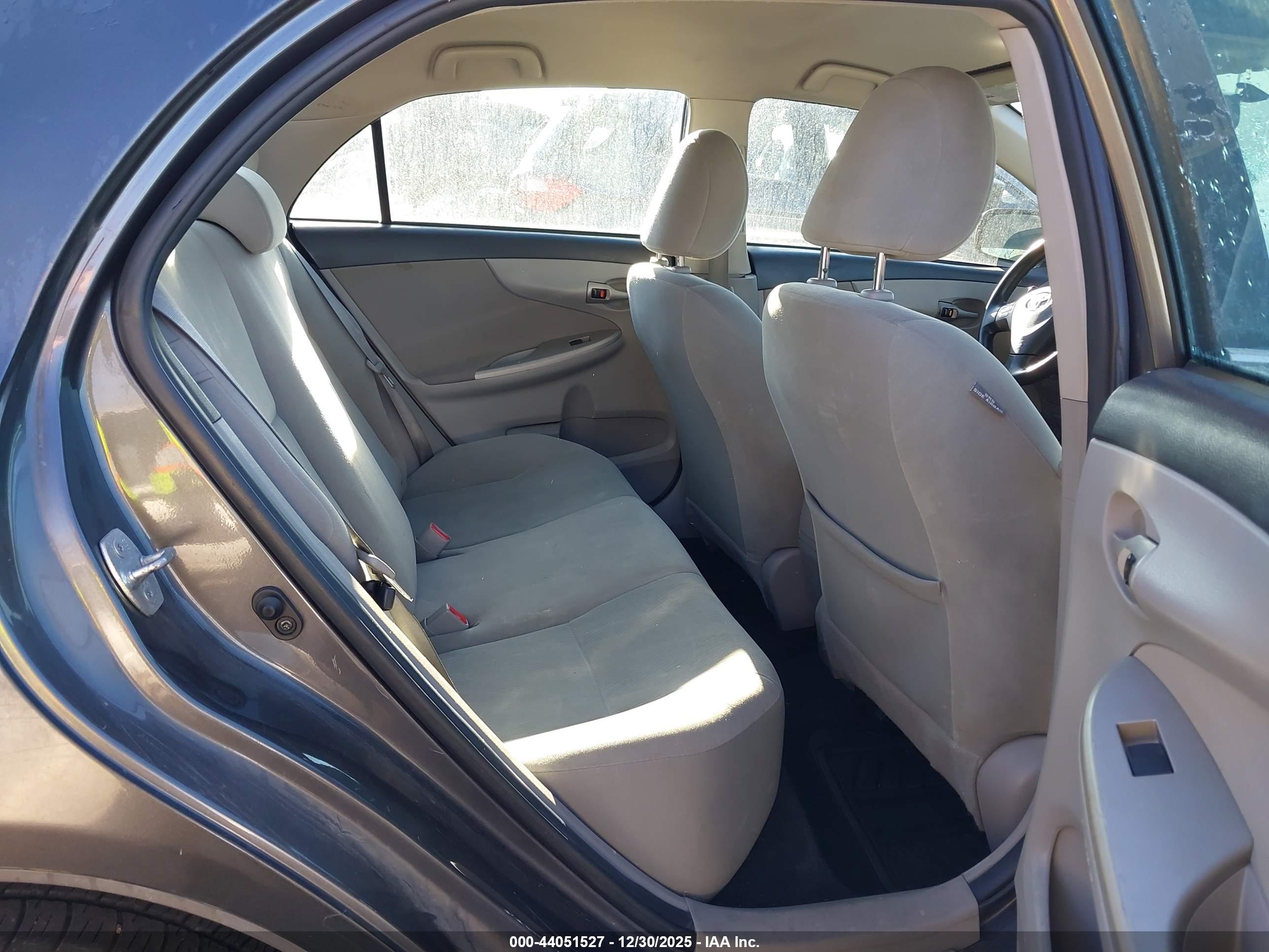 TOYOTA COROLLA image 8