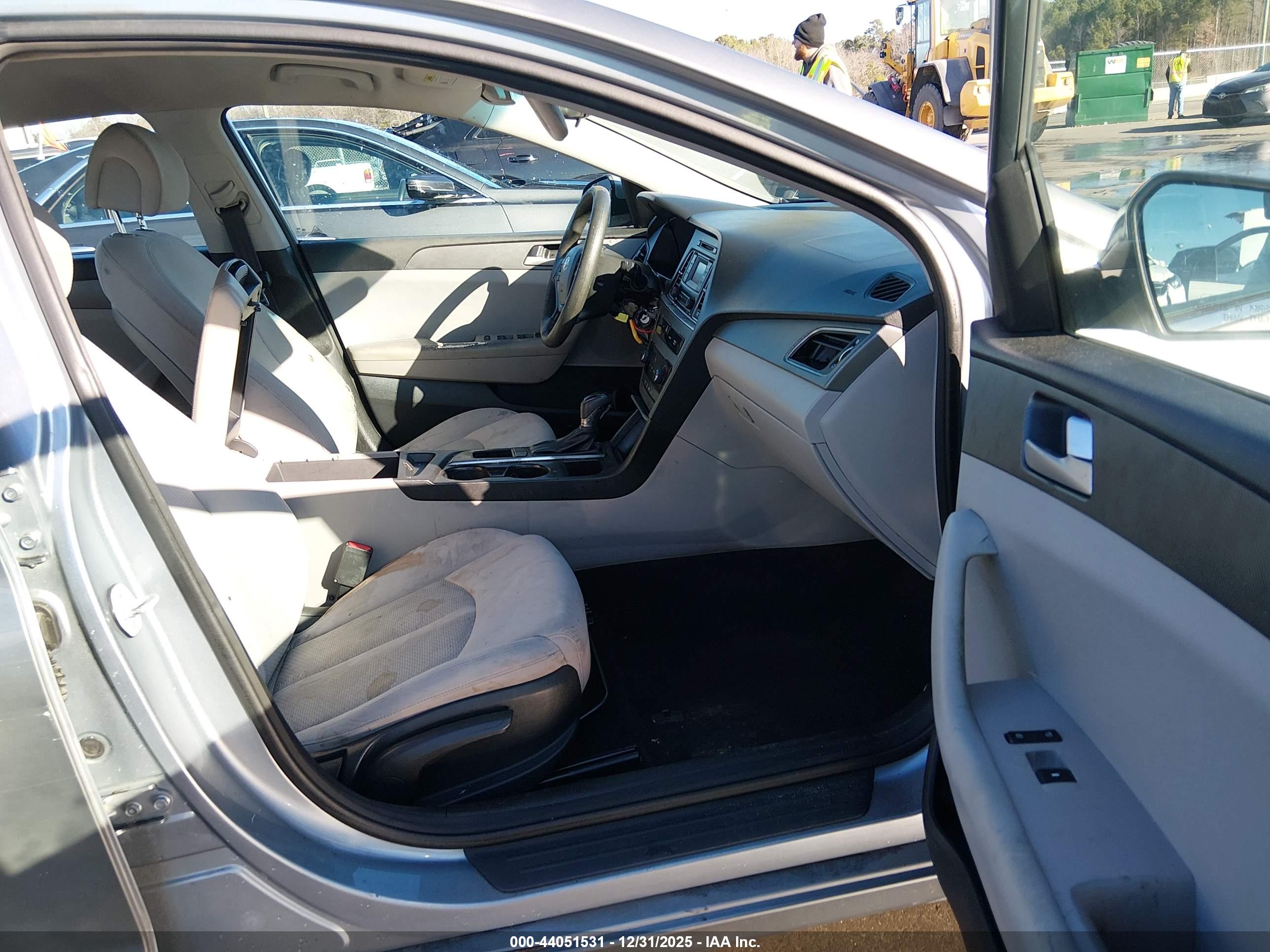 HYUNDAI SONATA image 5