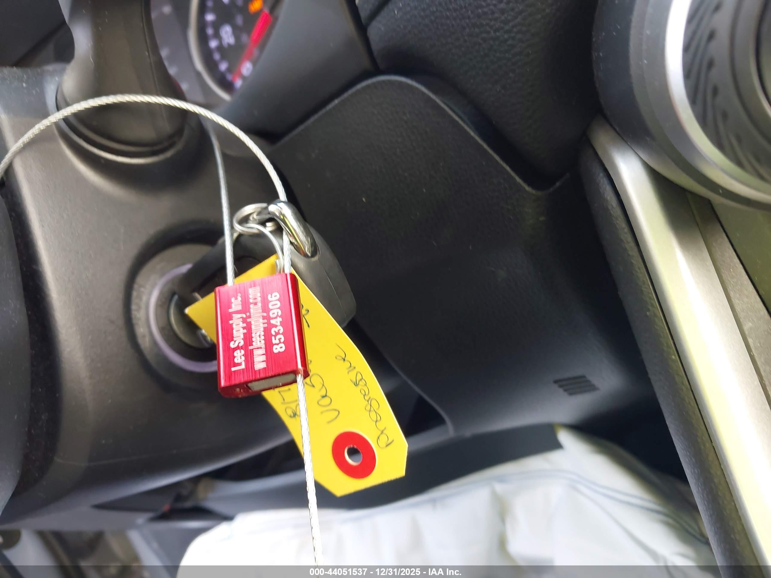 TOYOTA RAV4 image 11