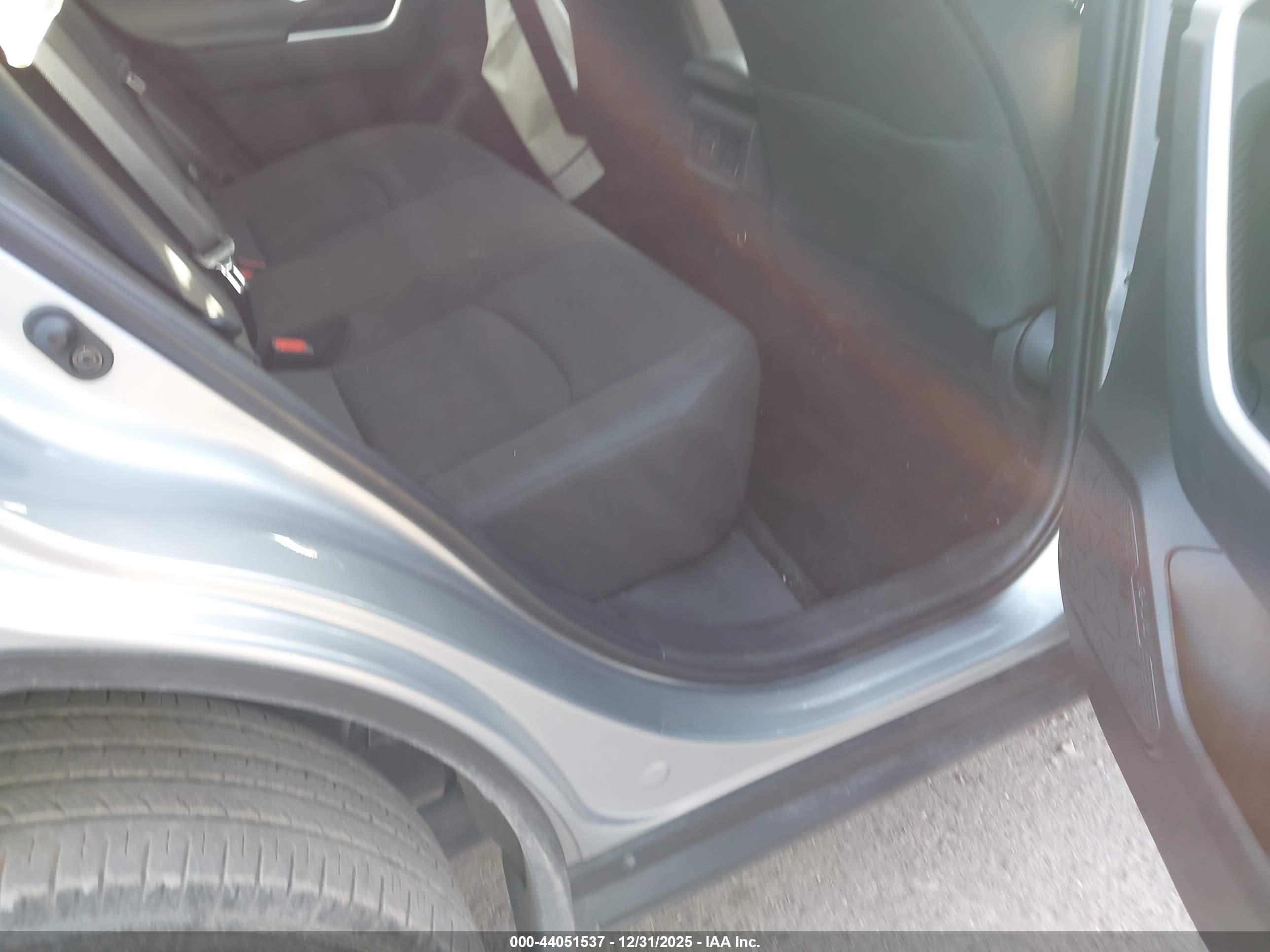 TOYOTA RAV4 image 8