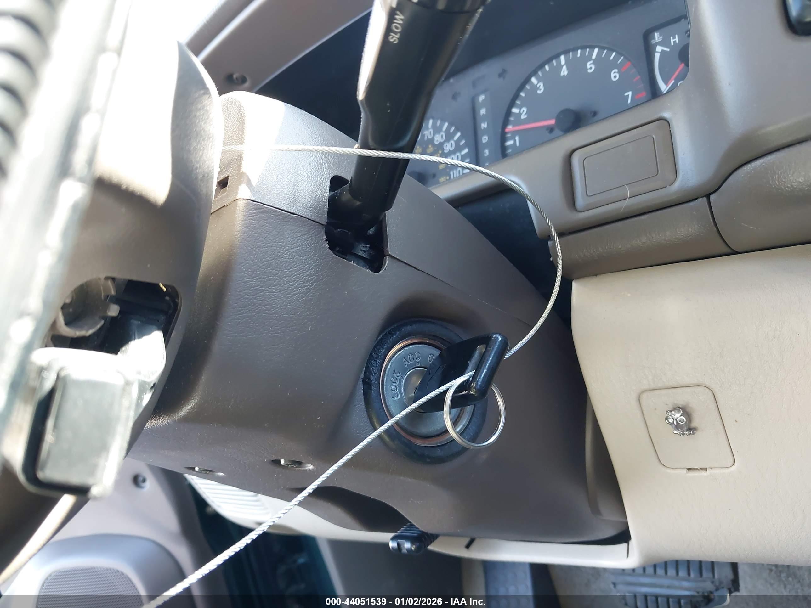 MITSUBISHI MONTERO image 11