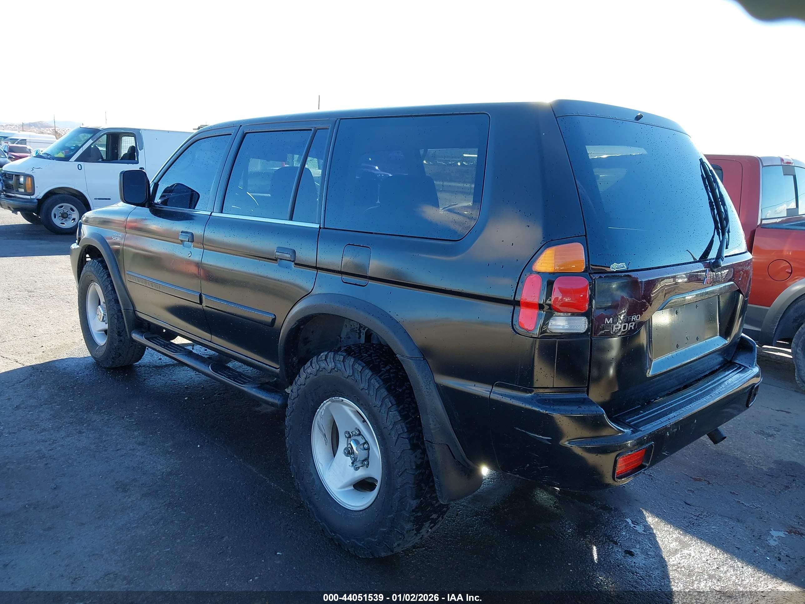 MITSUBISHI MONTERO image 3