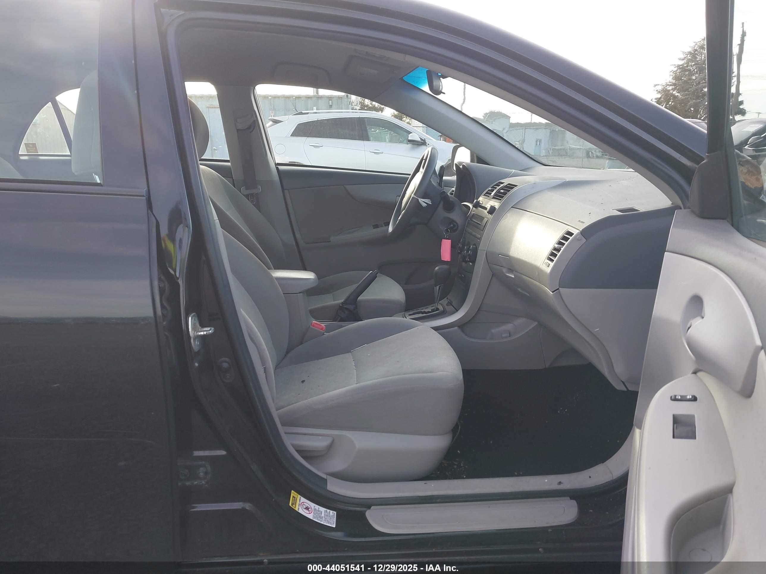 TOYOTA COROLLA image 5