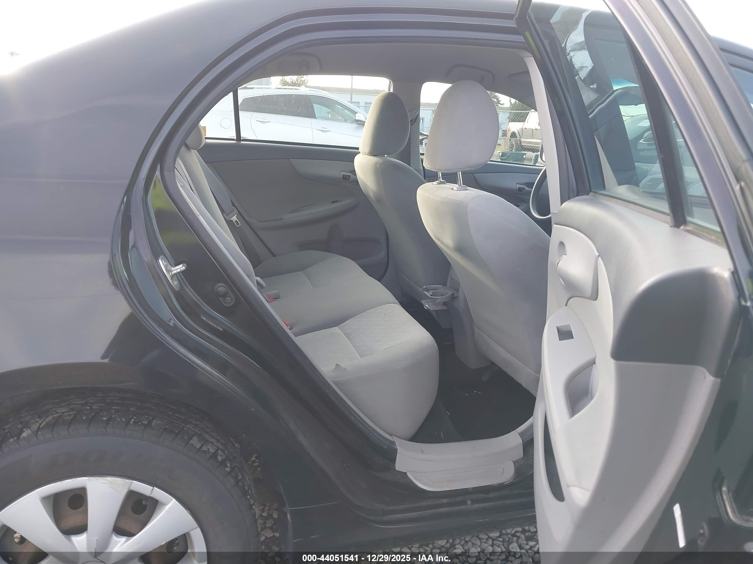 TOYOTA COROLLA image 8