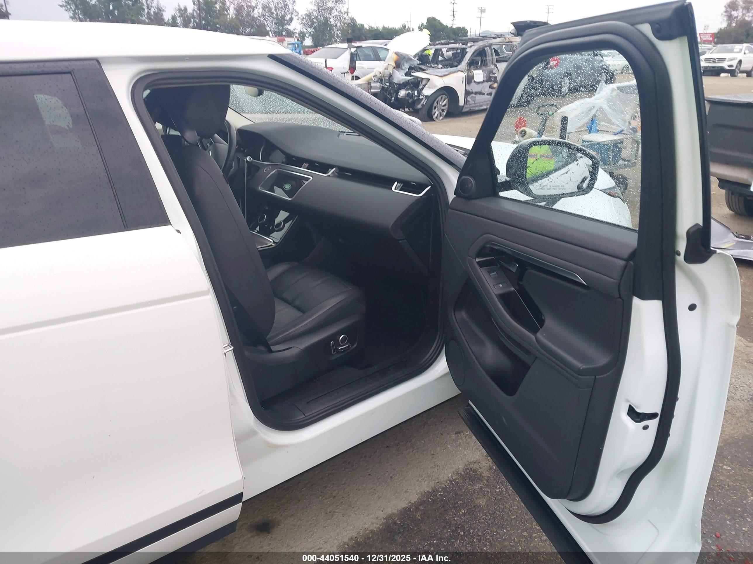 LAND ROVER image 5