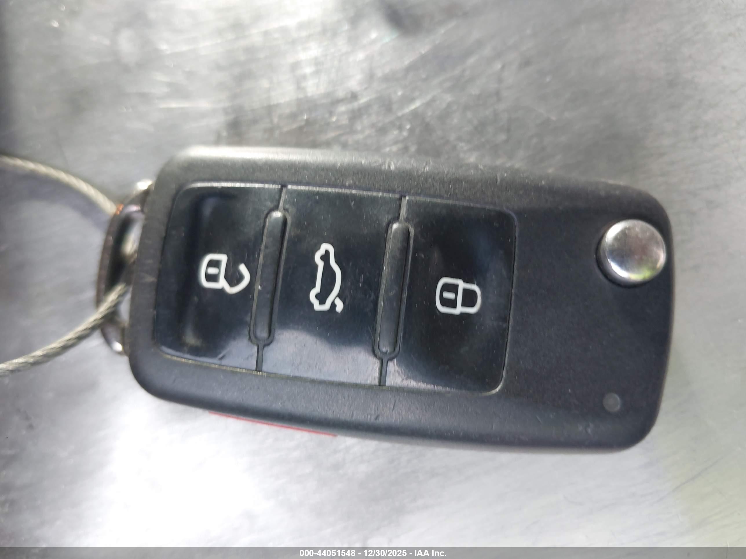 VOLKSWAGEN BEETLE image 11