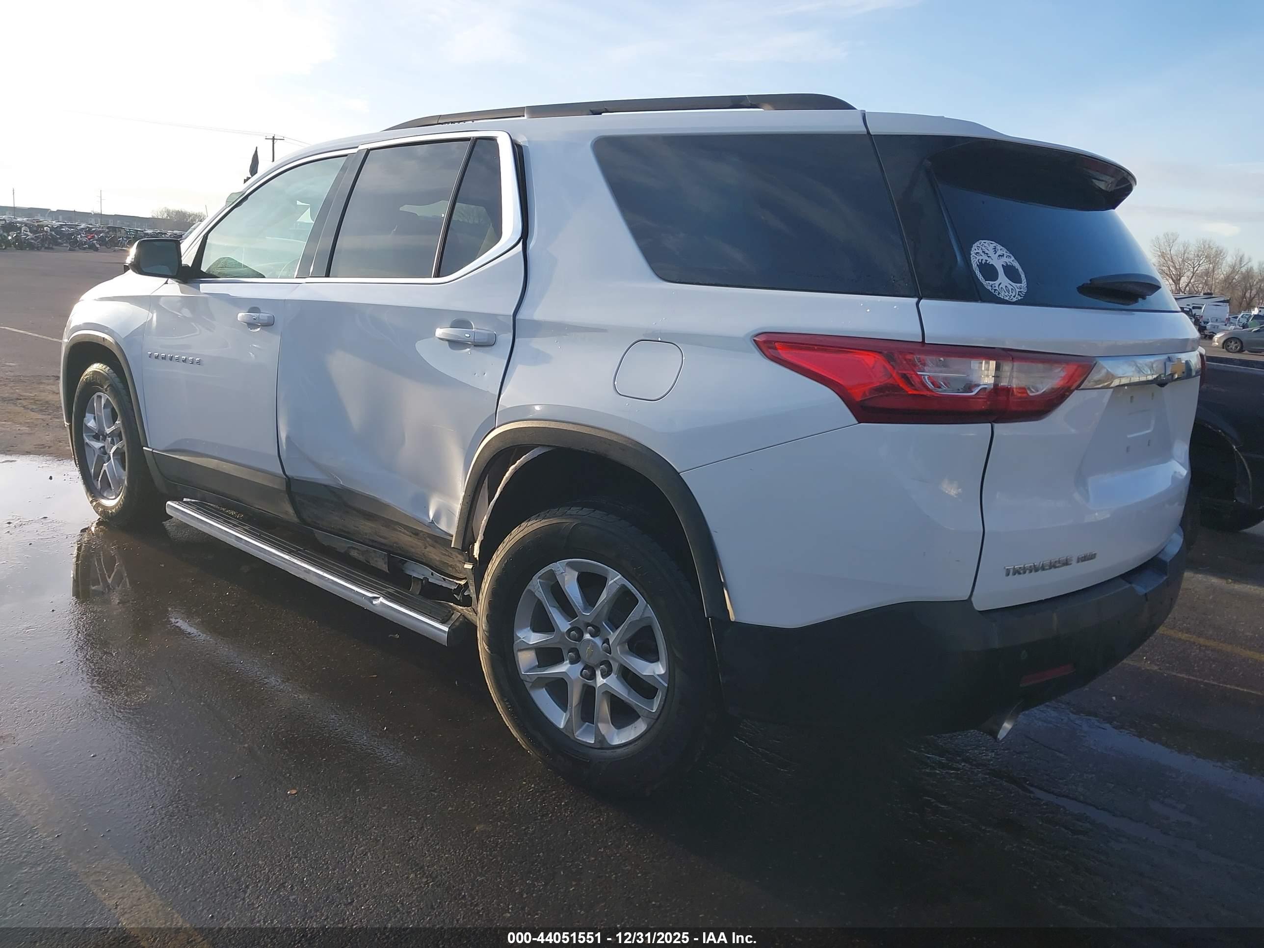 CHEVROLET TRAVERSE image 3