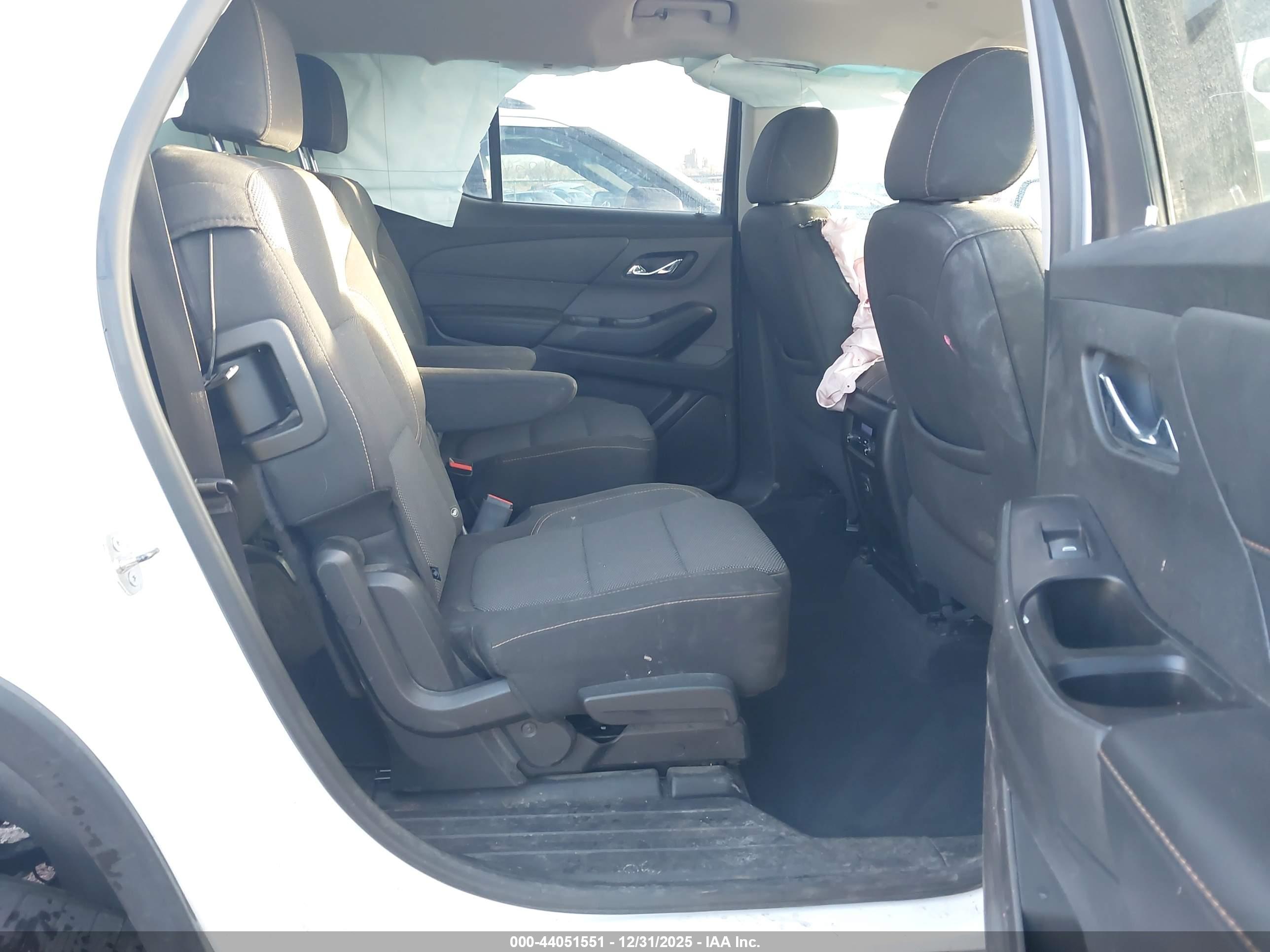 CHEVROLET TRAVERSE image 8