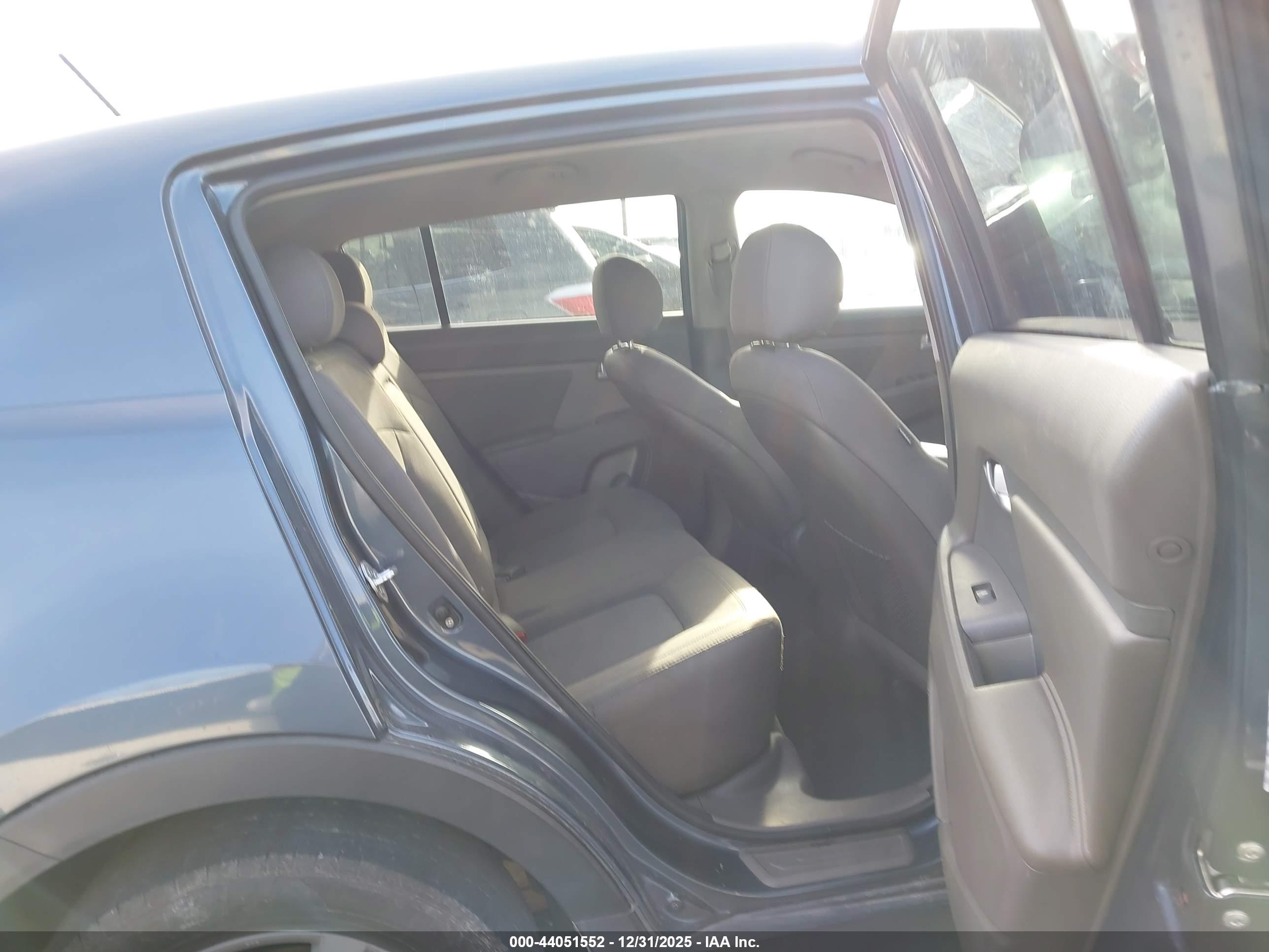 KIA SPORTAGE image 8
