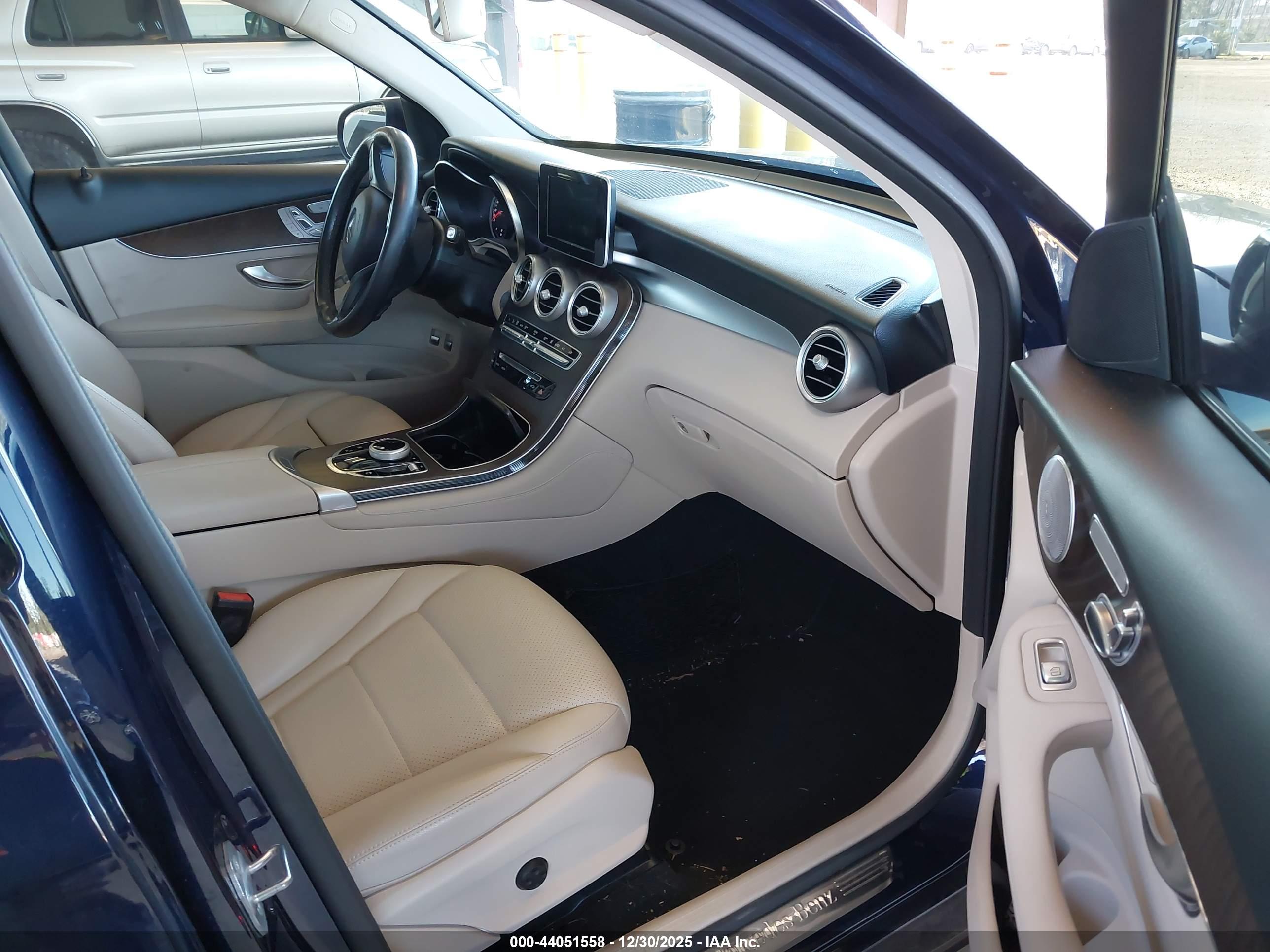 MERCEDES-BENZ GLC image 5