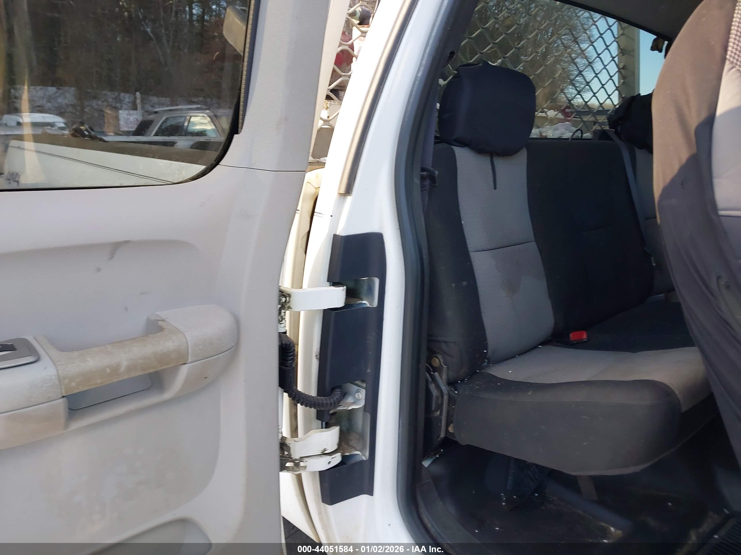 CHEVROLET SILVERADO image 8