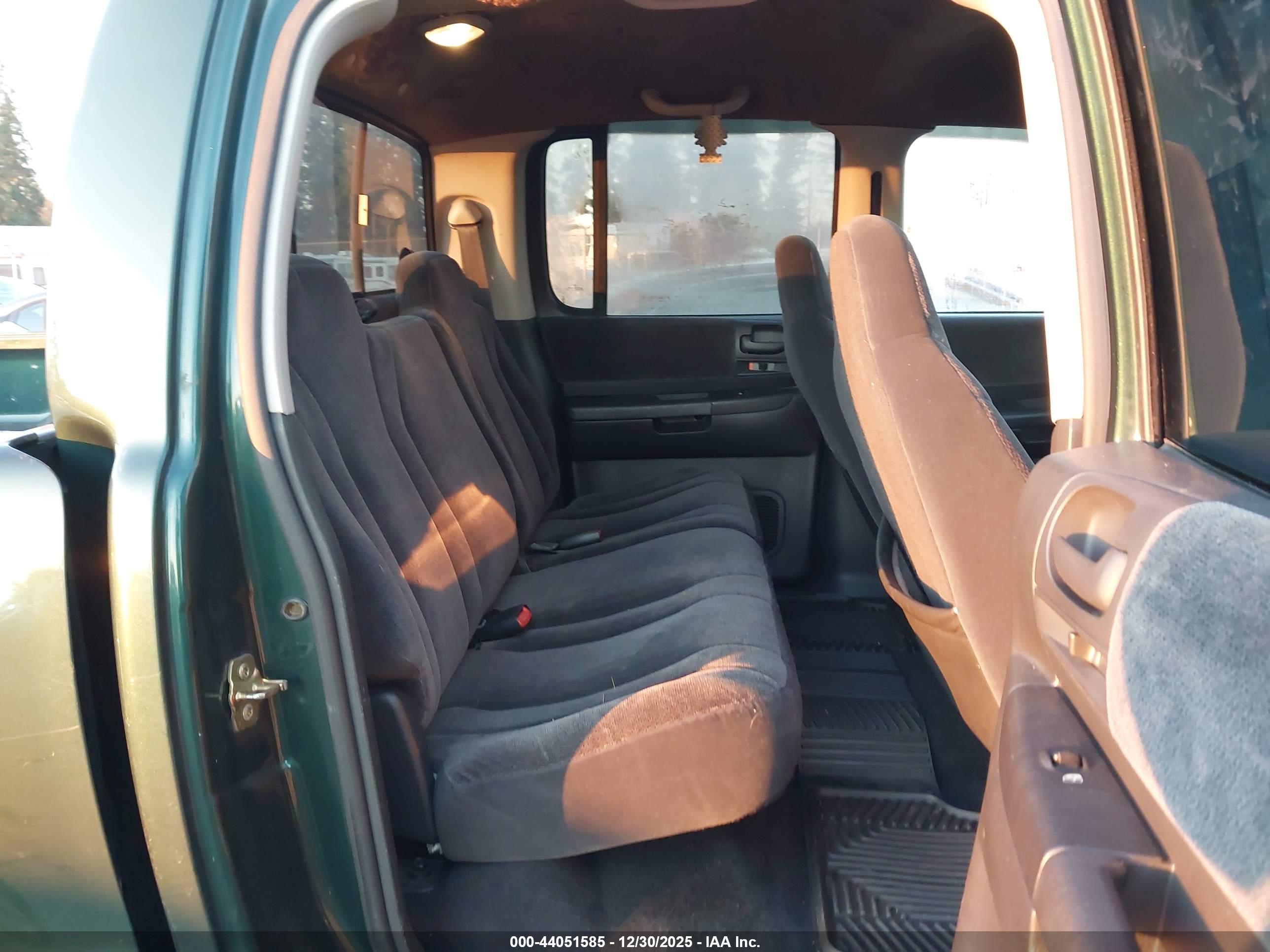 DODGE DAKOTA image 8